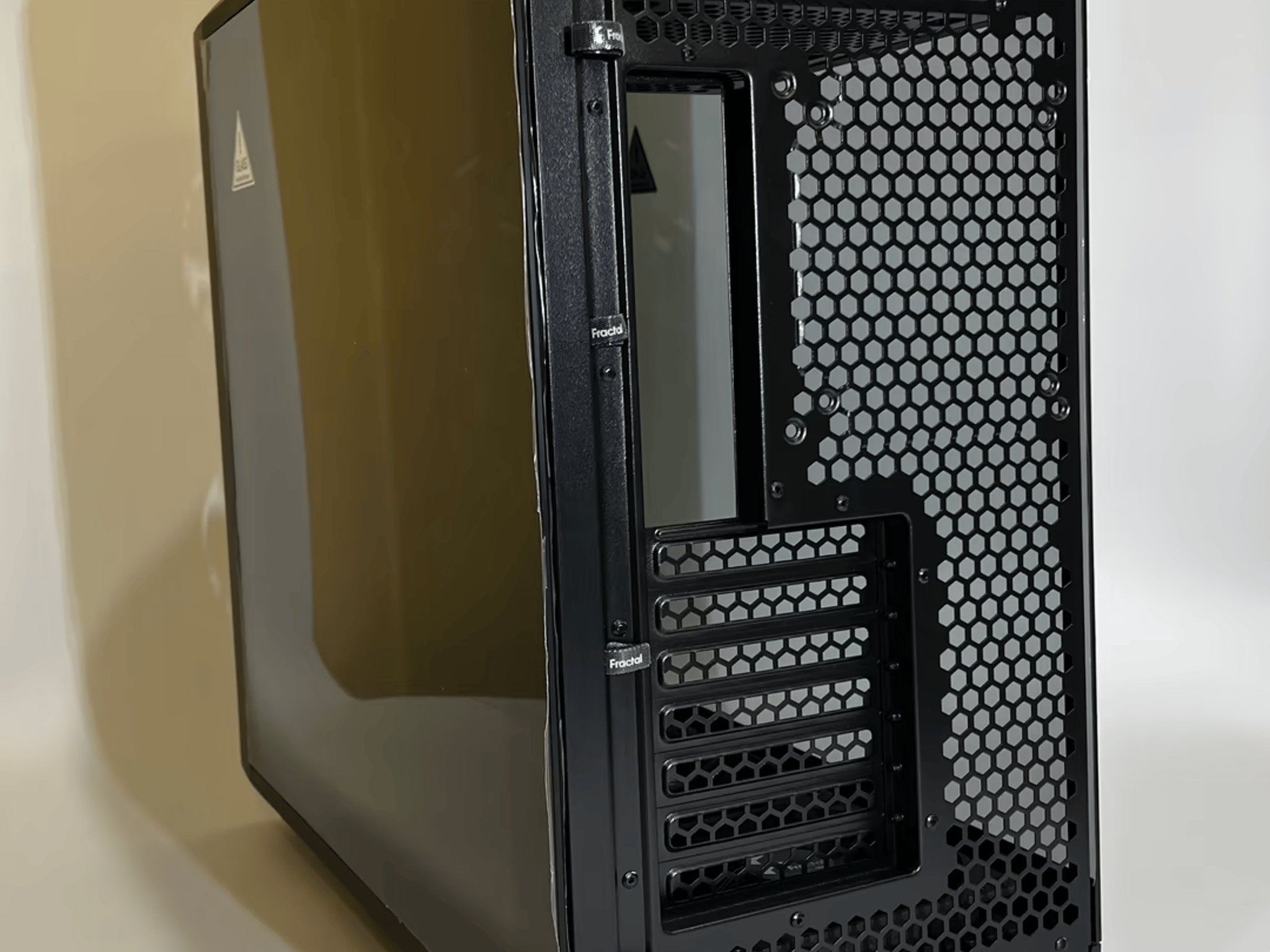 Fractal Torrent Black Dark Tint