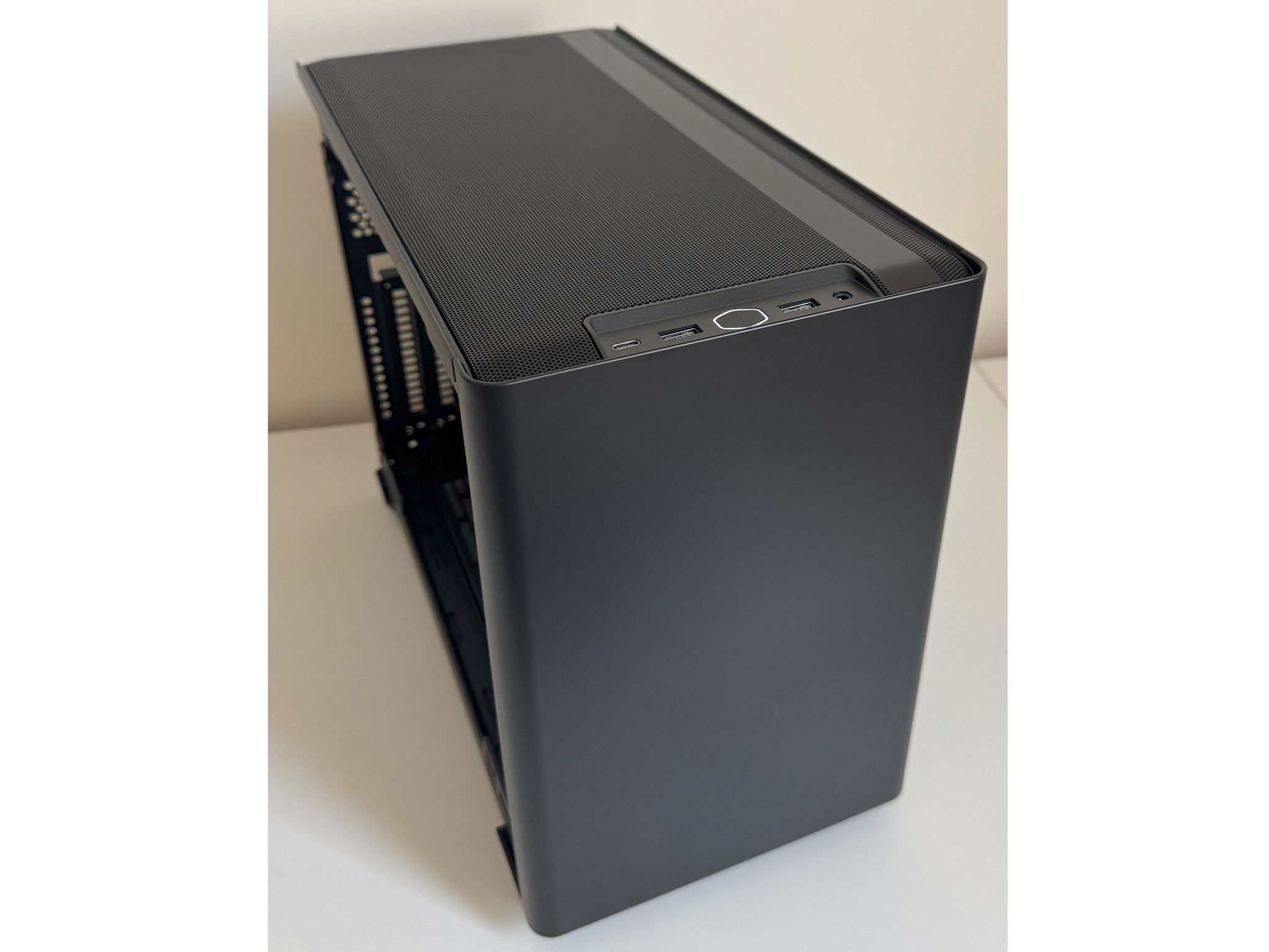 AM5 Mini ITX PC AMD Ryzen 5 8600G ASUS ROG STRIX B650E-I 1TB SSD 32GB DDR5 Cooler Master NR200P V2