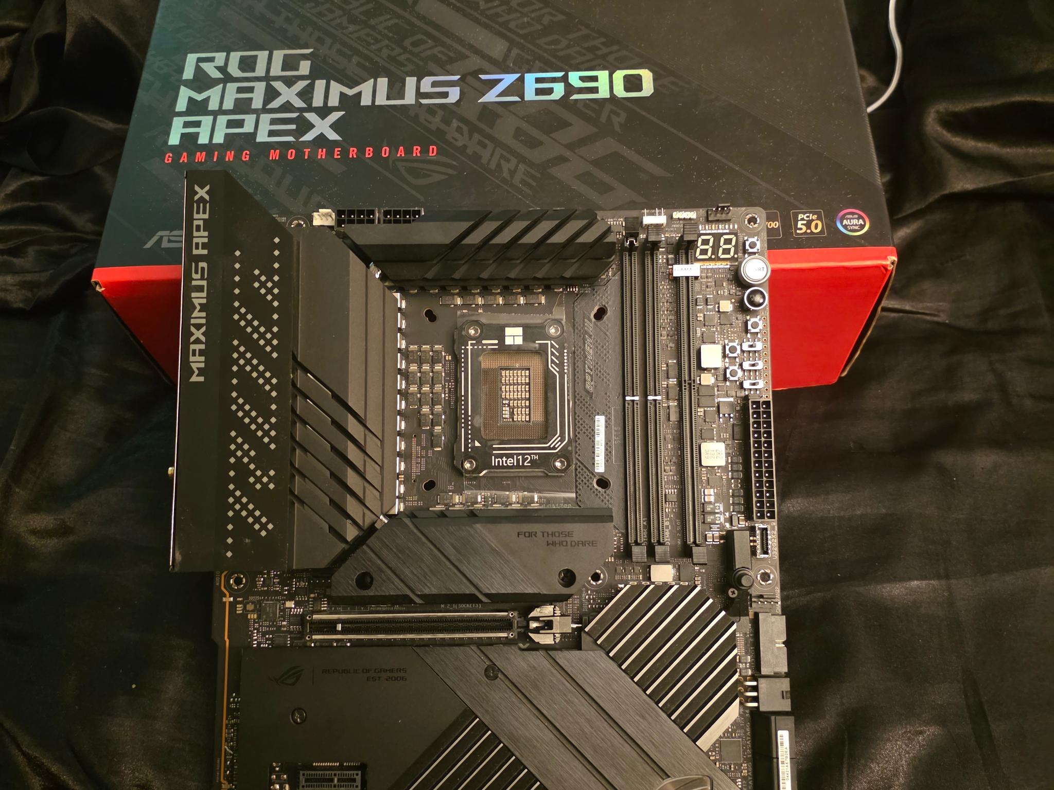 ASUS ROG MAXIMUS Z690 APEX - Image 1