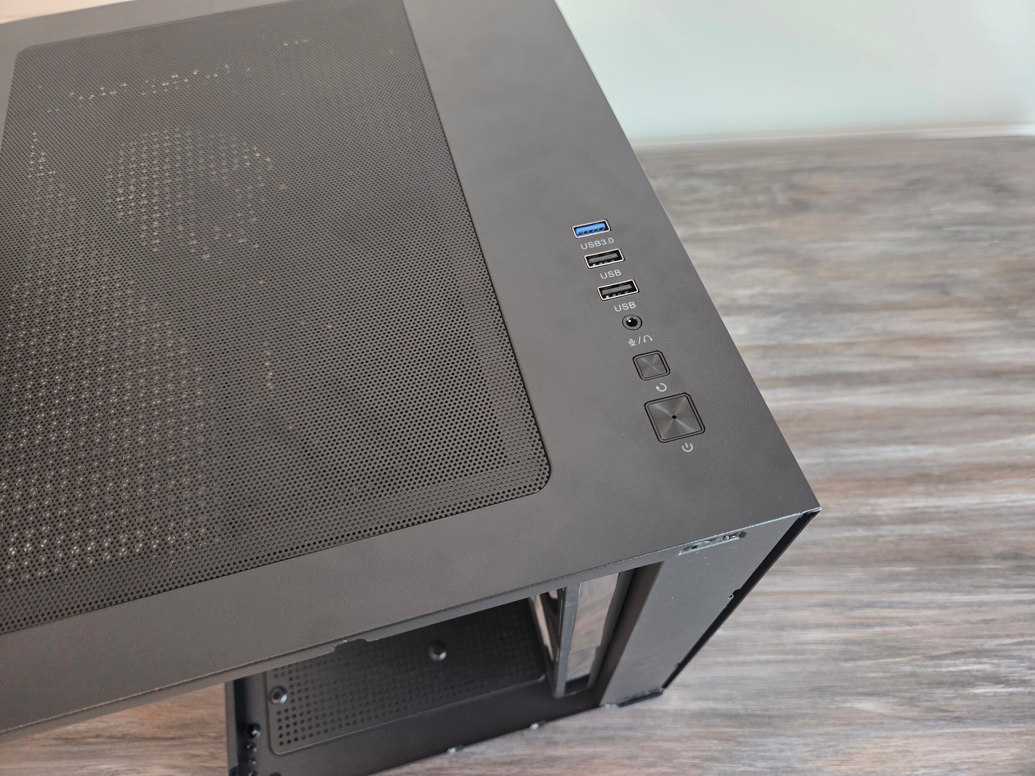 Small black gaming PC | RTX 2060 | RYZEN 5 3600 | 16GB RAM | 512GB SSD
