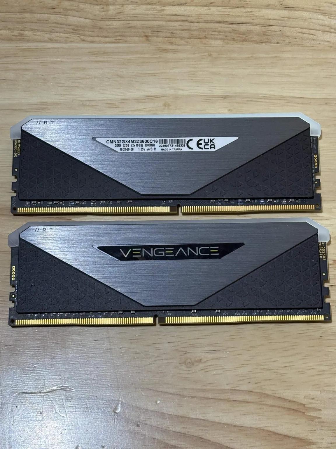 Corsair Vengeance RT 2x16GB 3600MHZ (NM)