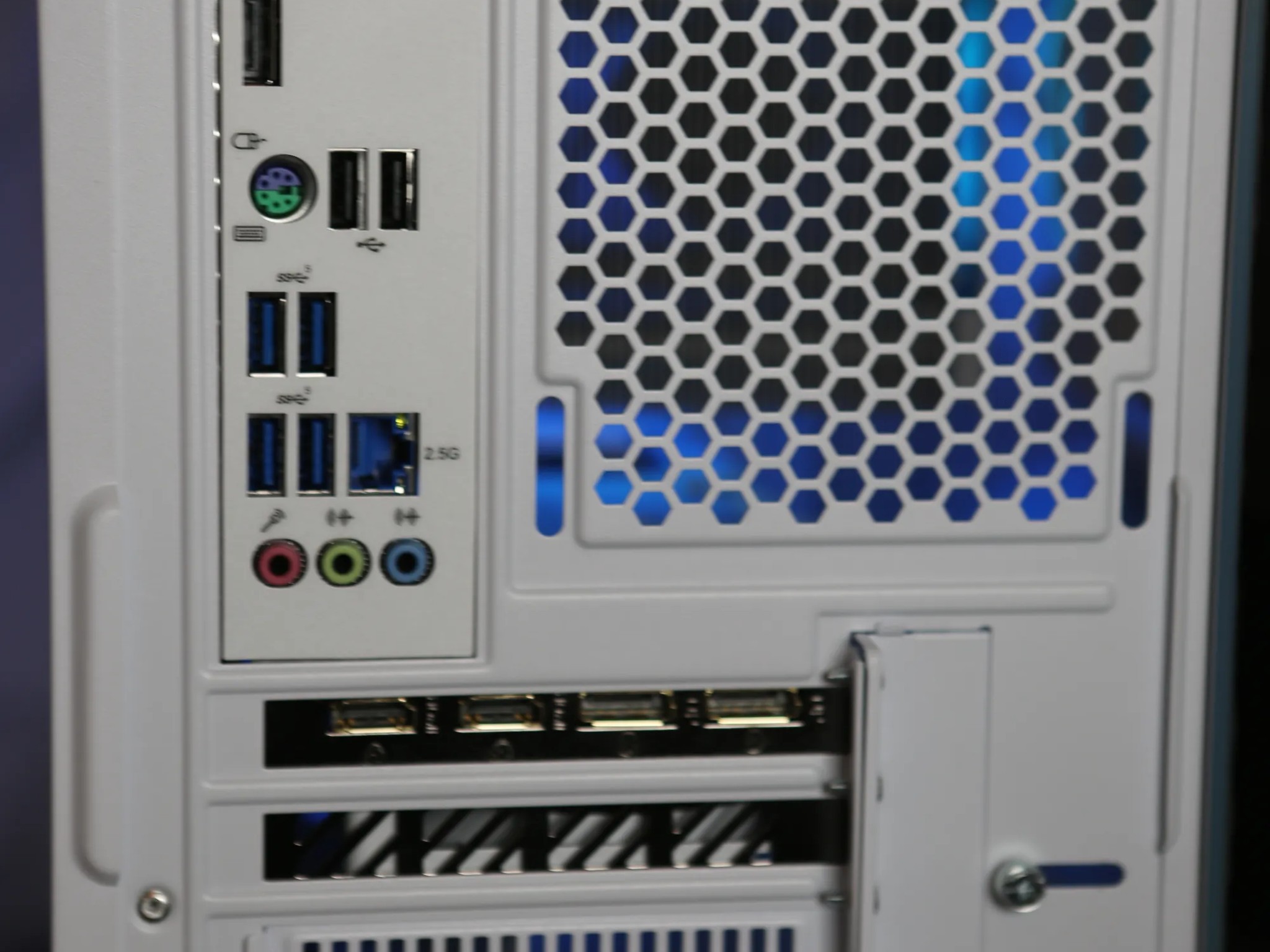 ❄️Snow White's Revenge!❄️Ryzen 7 5700X3D❄️NVIDIA RTX 4060 Ti❄️