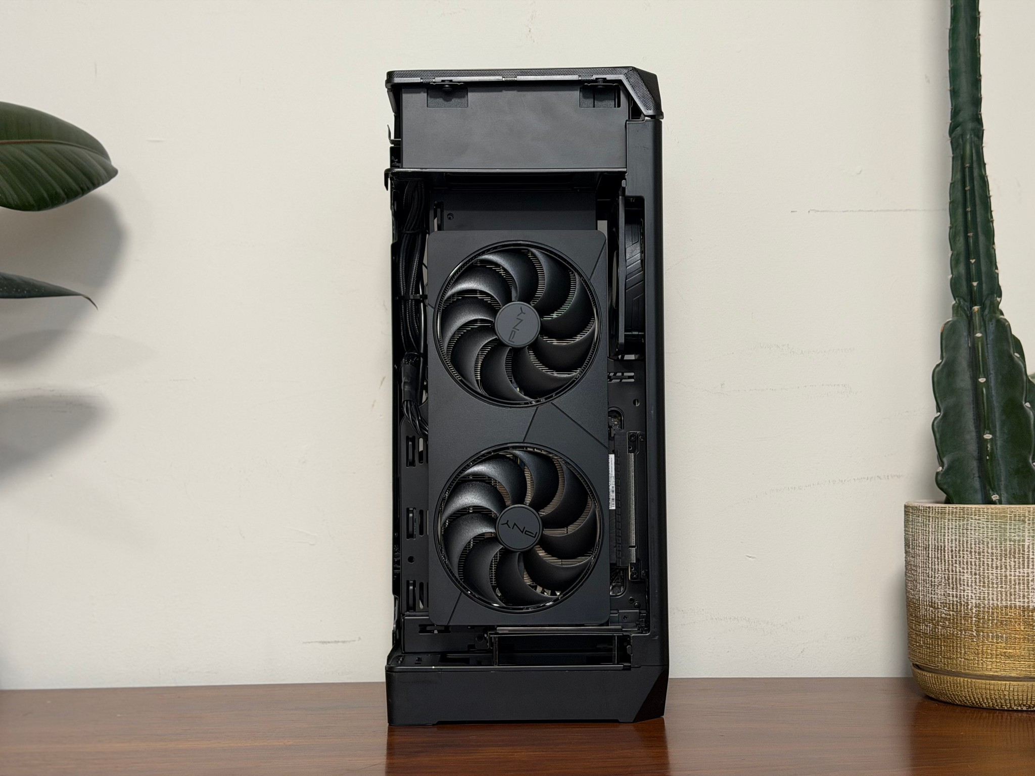 RTX 5080 | Ryzen 7 7800X3D | 32GB DDR5 | B650E-I Mini ITX | 2TB SSD | 850W SFX Gold