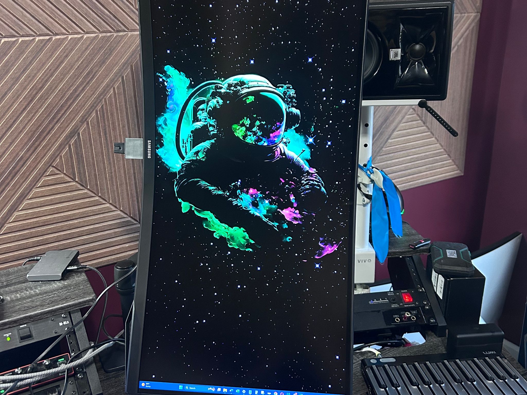 SAMSUNG 34' Odyssey G5 Ultra-Wide Gaming Monitor with 1000R Curved Screen 165Hz
