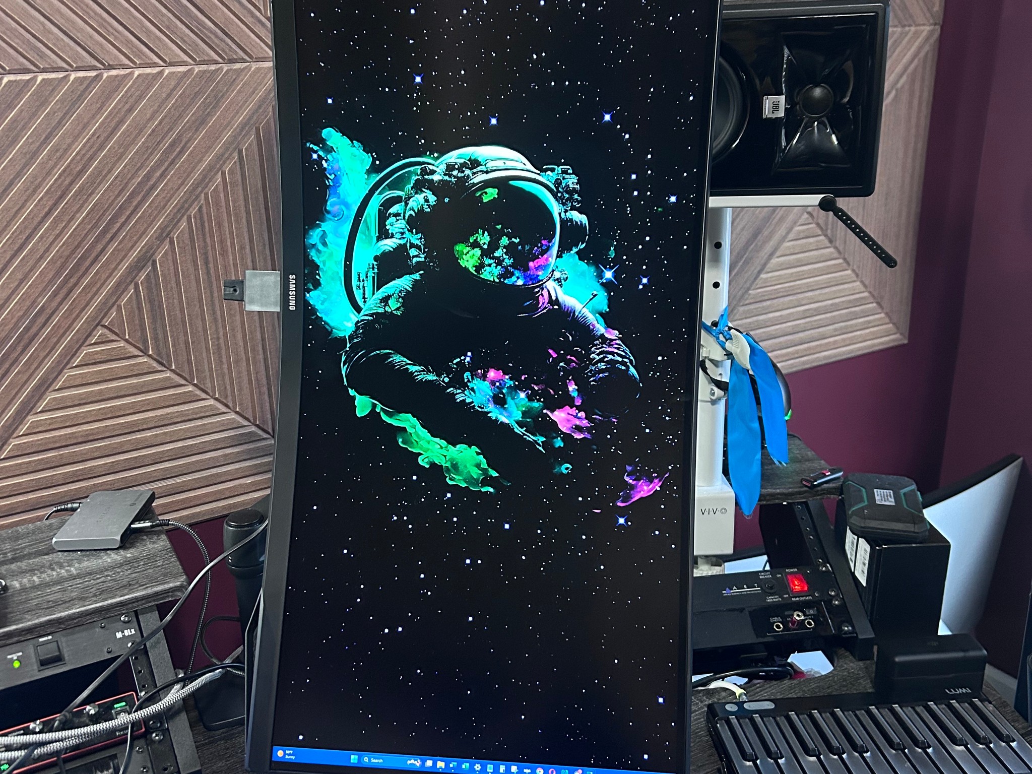 SAMSUNG 34' Odyssey G5 Ultra-Wide Gaming Monitor with 1000R Curved Screen 165Hz