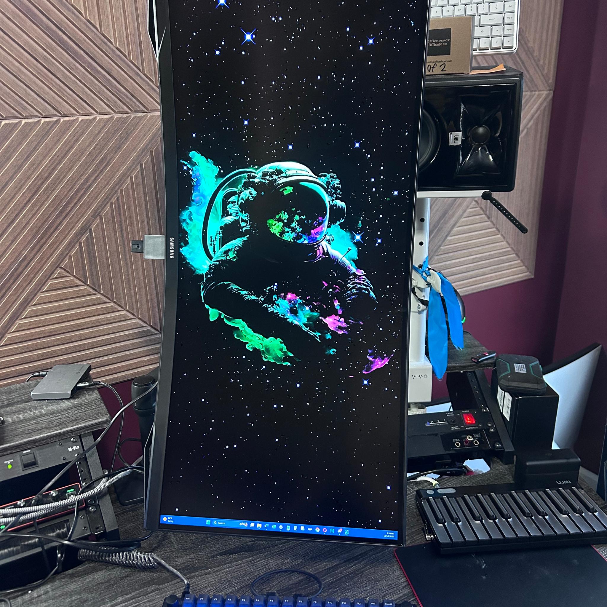 SAMSUNG 34' Odyssey G5 Ultra-Wide Gaming Monitor with 1000R Curved Screen 165Hz