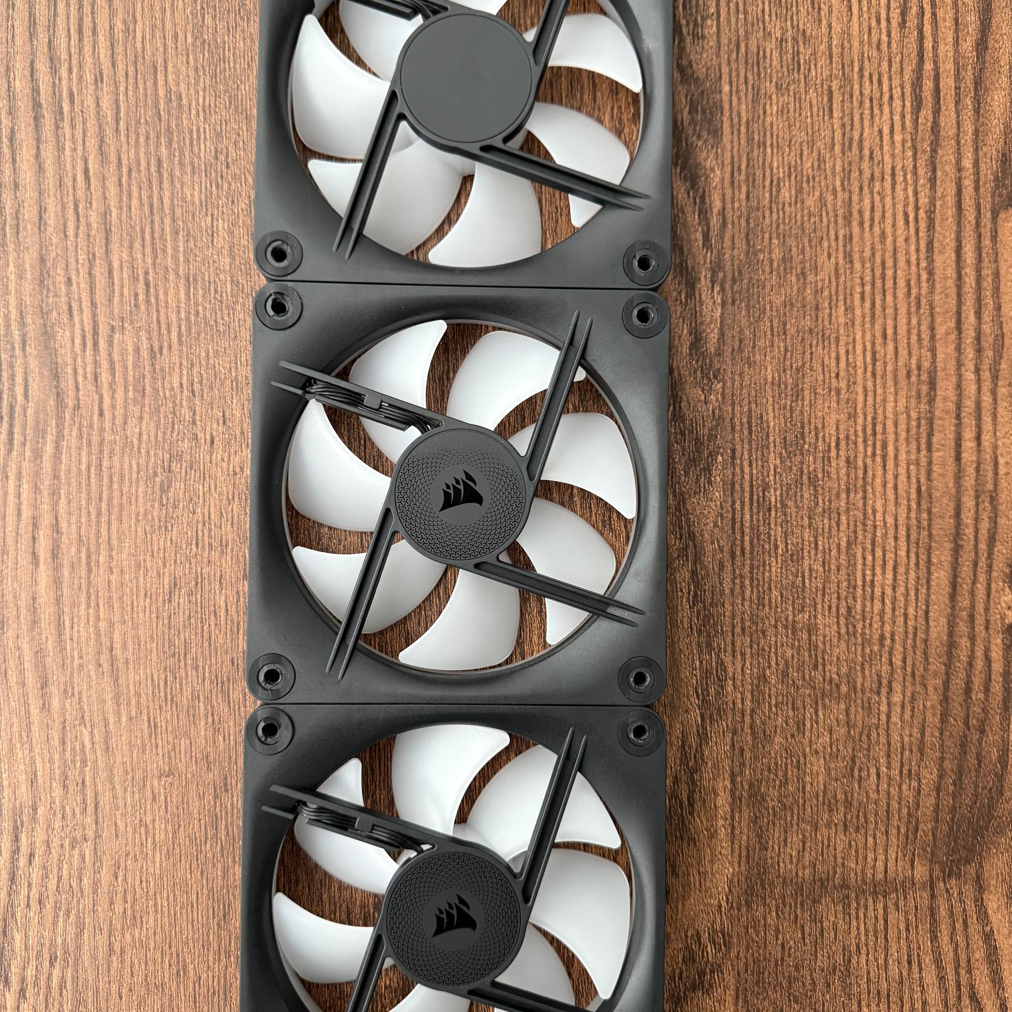 Corsair iCUE Link x3 LX120-R x1 LX120 Fans Bundle