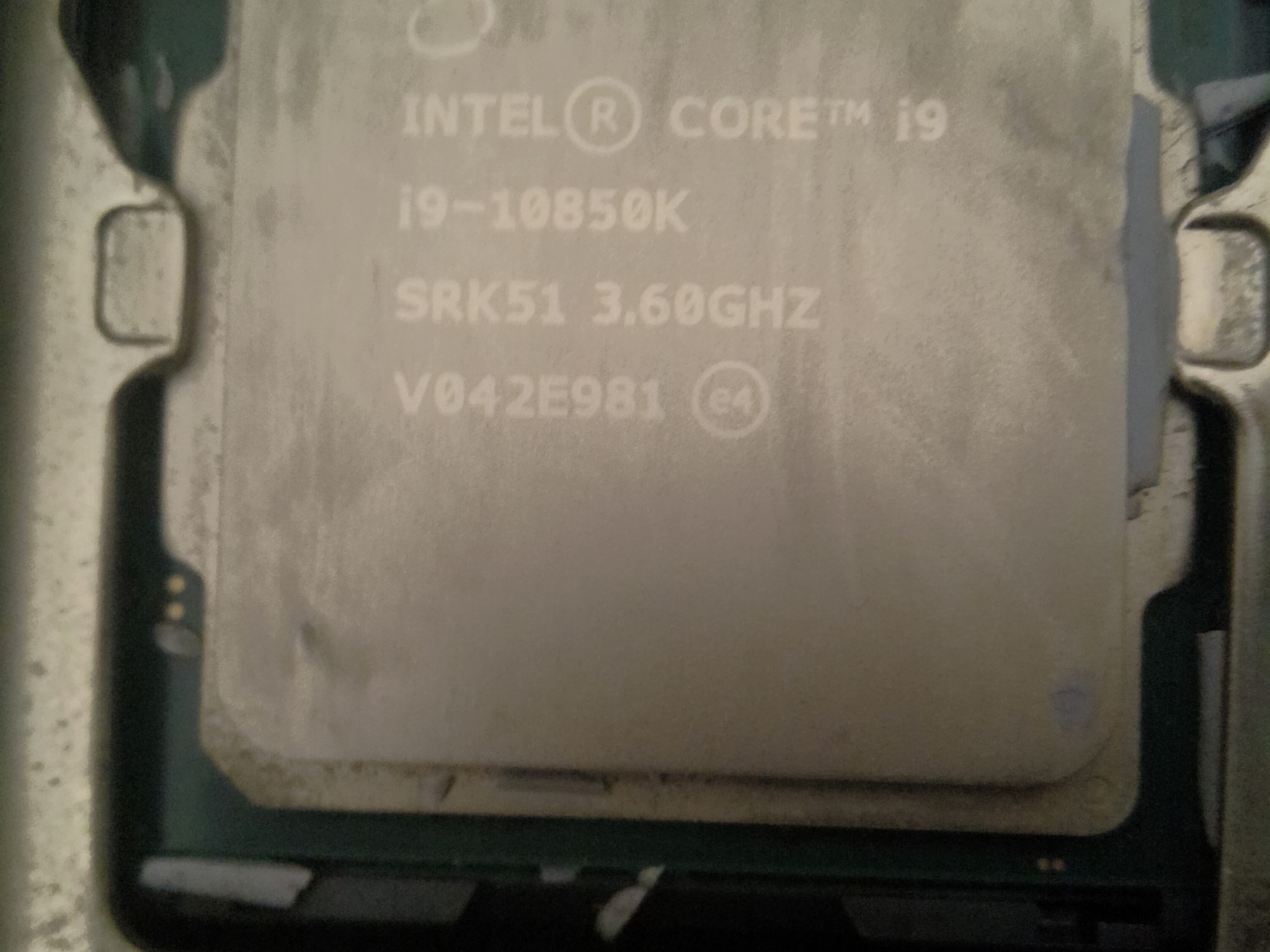 10850k and Gigabyte Vision G Z490 LGA 1200