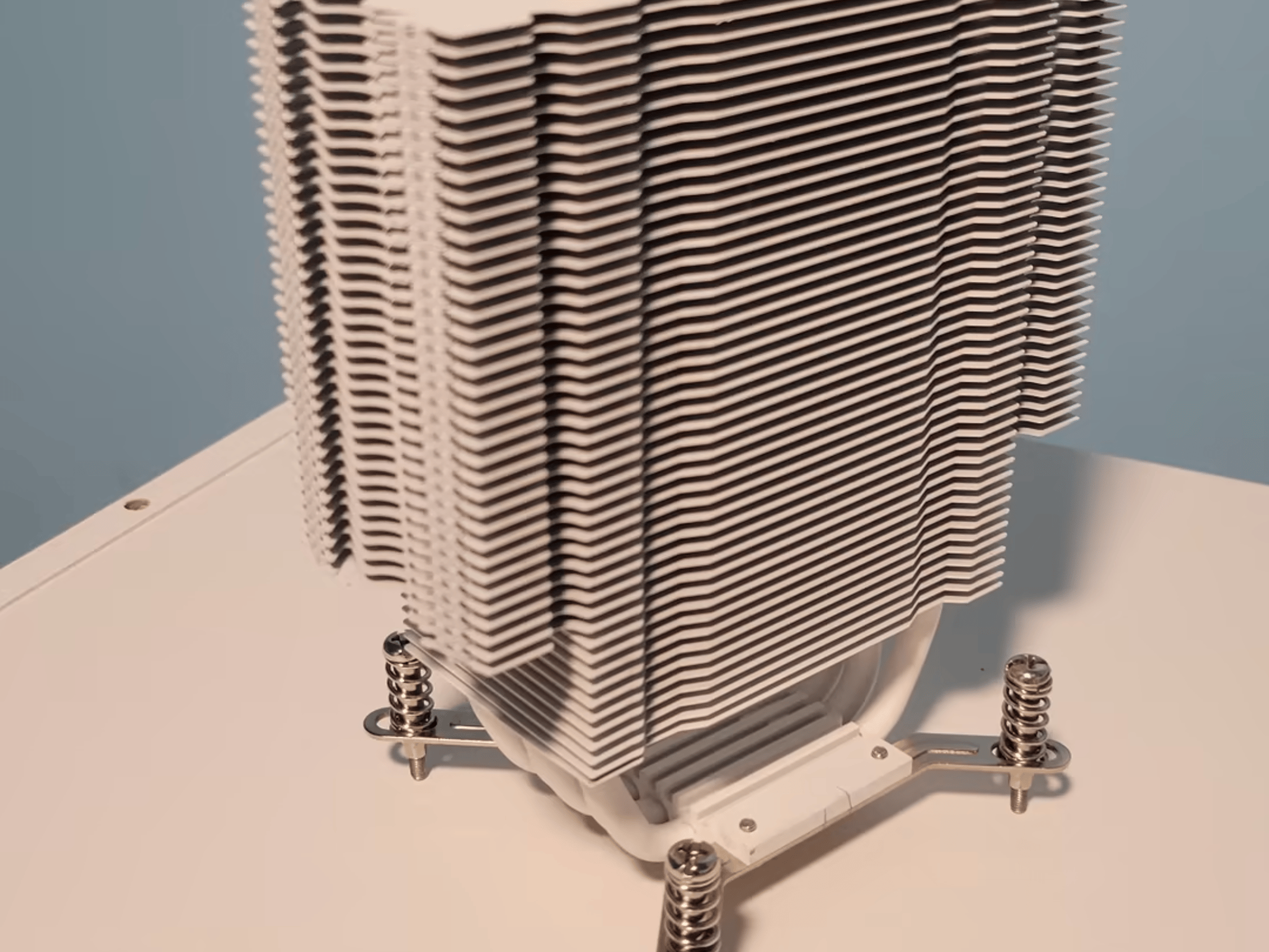 Gently USED Vetroo V5 CPU Cooler- White. Includes ALL Parts & Accessories