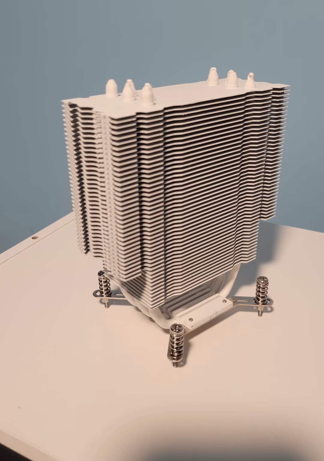 Gently USED Vetroo V5 CPU Cooler- White. Includes ALL Parts & Accessories