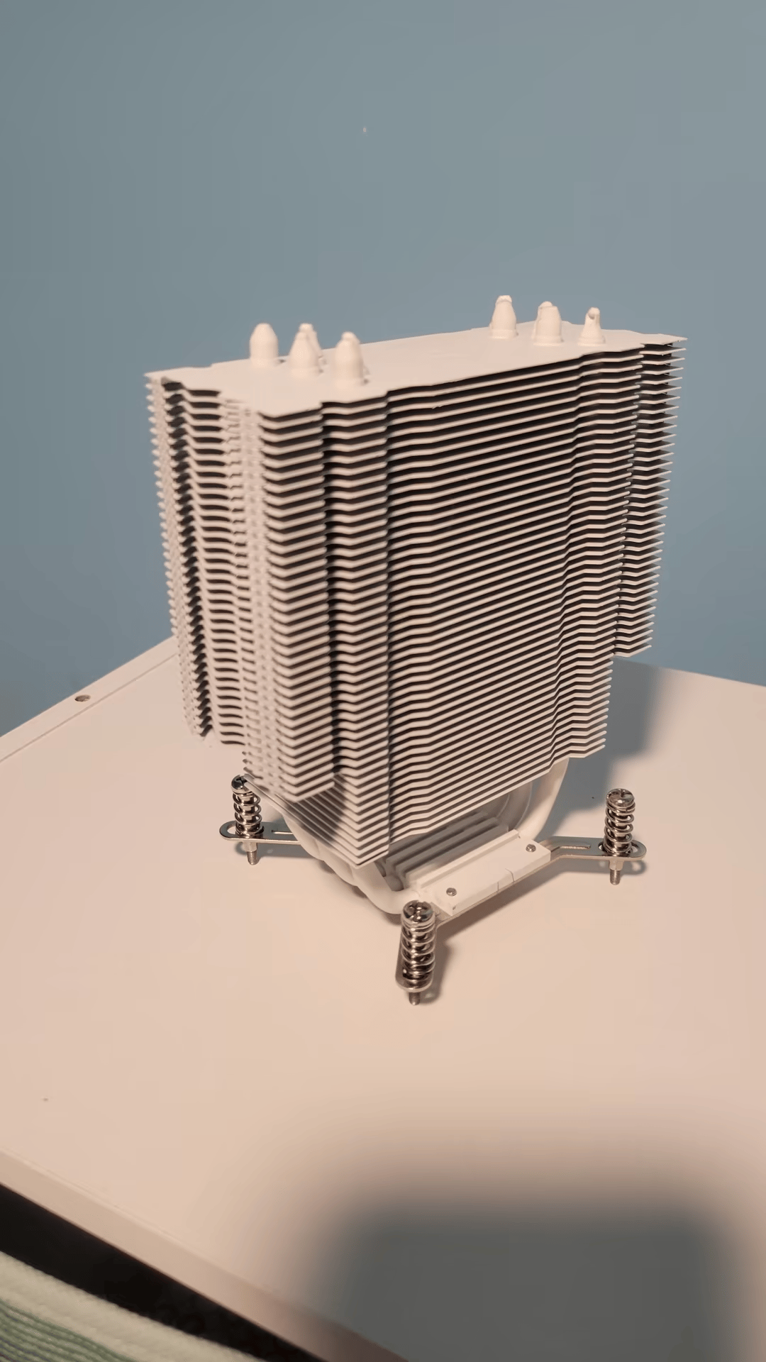 Gently USED Vetroo V5 CPU Cooler- White. Includes ALL Parts & Accessories