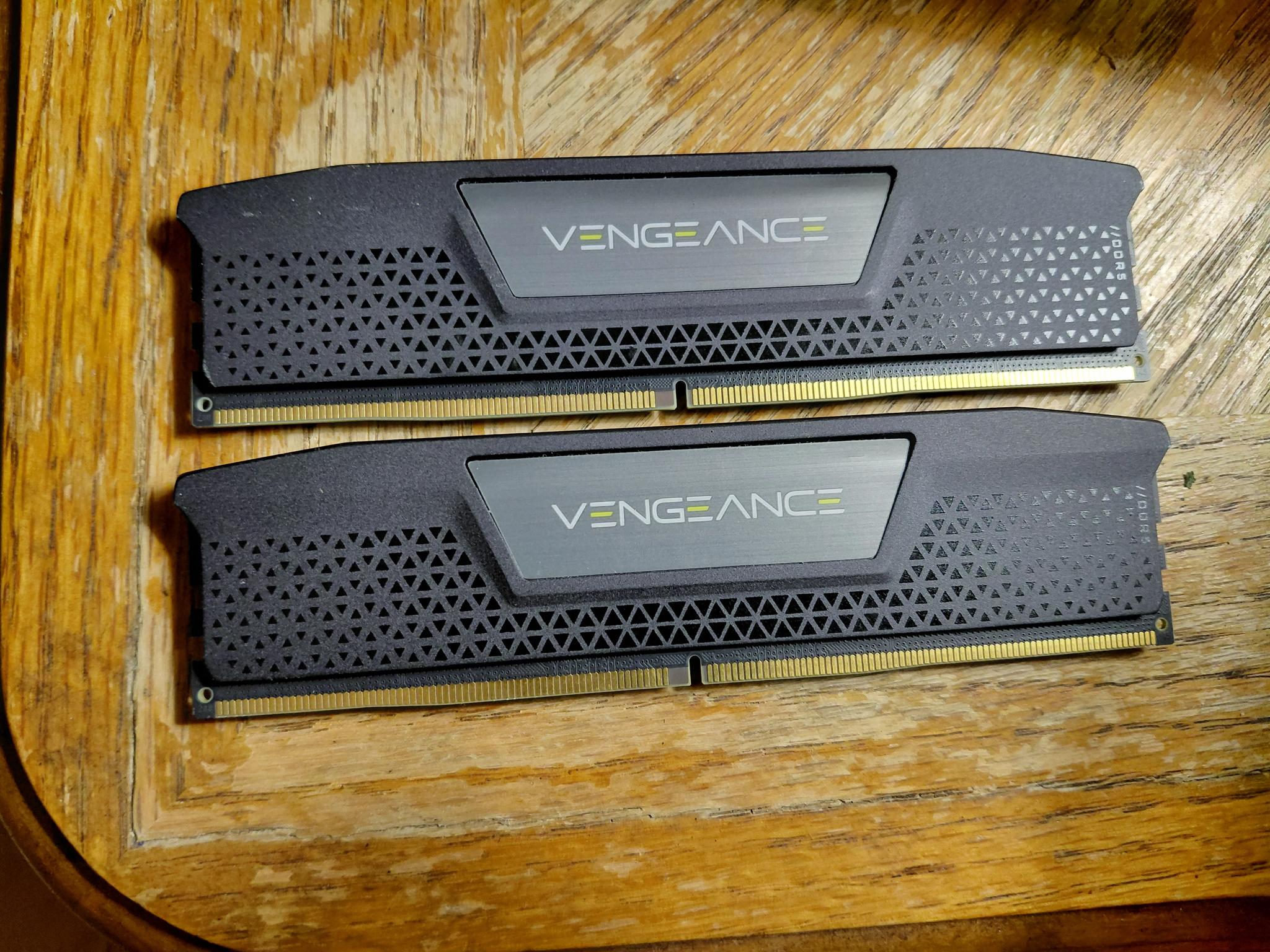 CORSAIR Vengeance® 32GB (2x16GB) DDR5 RAM 4800MT/s CL40 Memory Kit — Black
