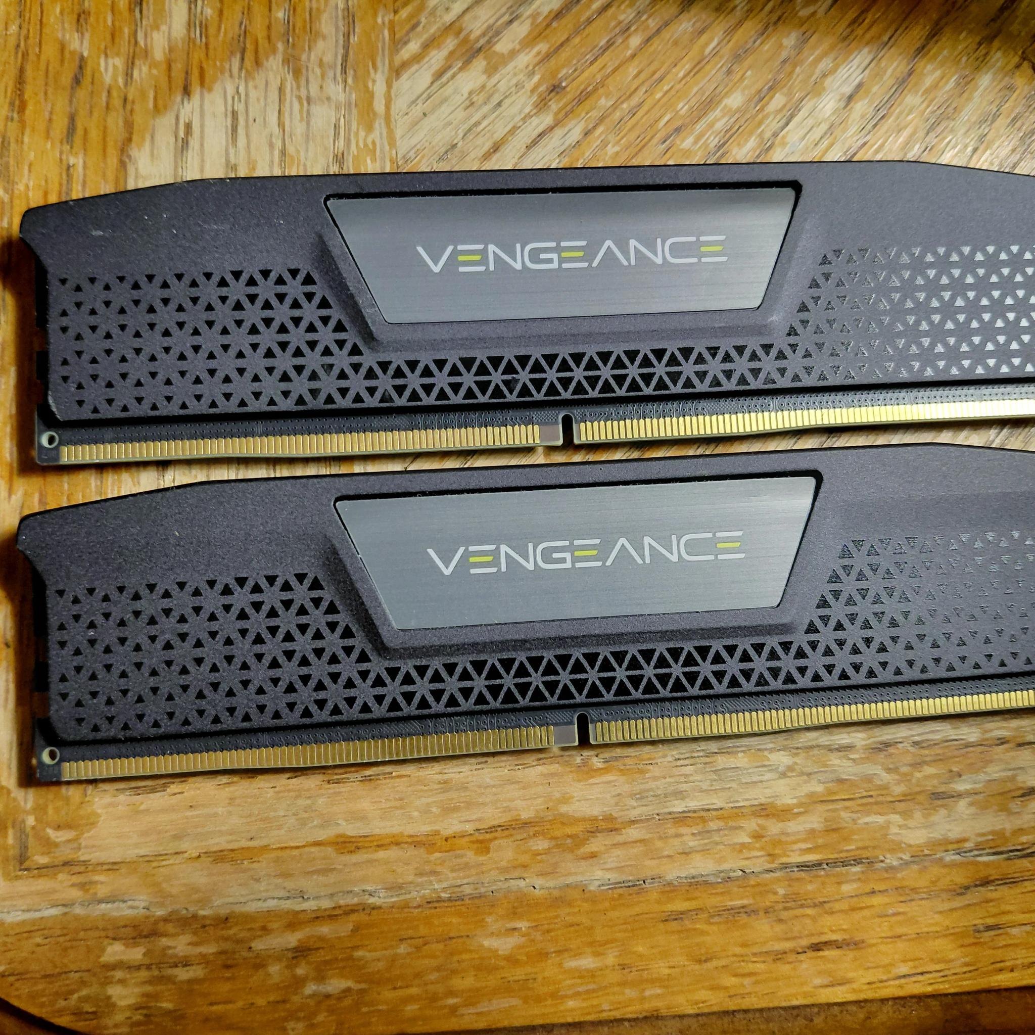 CORSAIR Vengeance® 32GB (2x16GB) DDR5 RAM 4800MT/s CL40 Memory Kit — Black