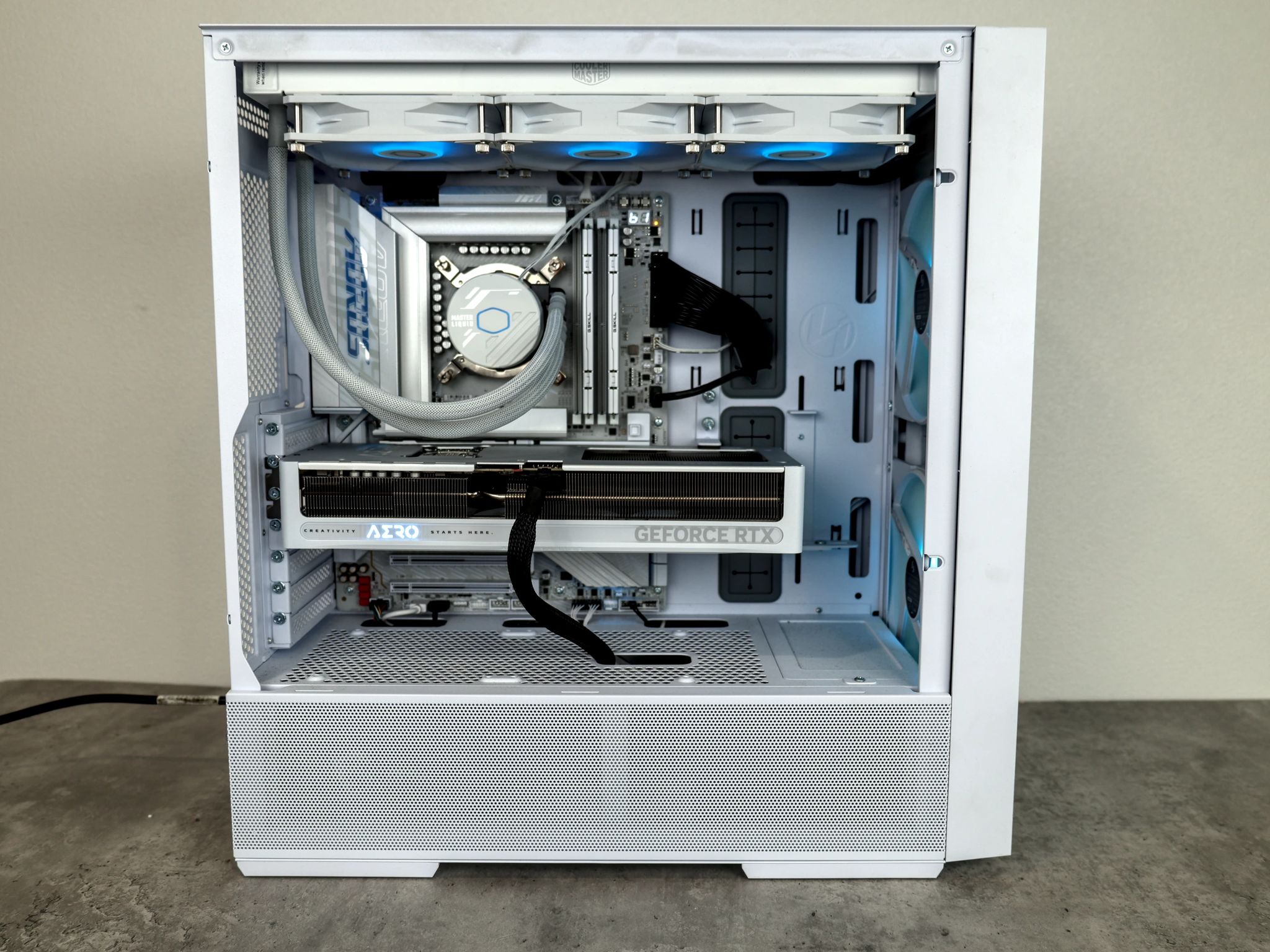 High-End 1440p / 4K Gaming PC – RTX 5070 + Intel Core Ultra 9 – White Aesthetic Build