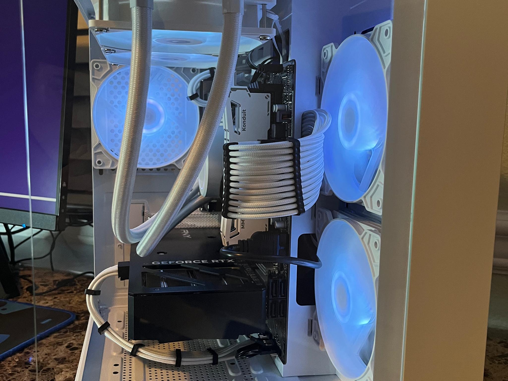 *Winter Themed* High End RTX 4070 & Ryzen 7 Gaming PC