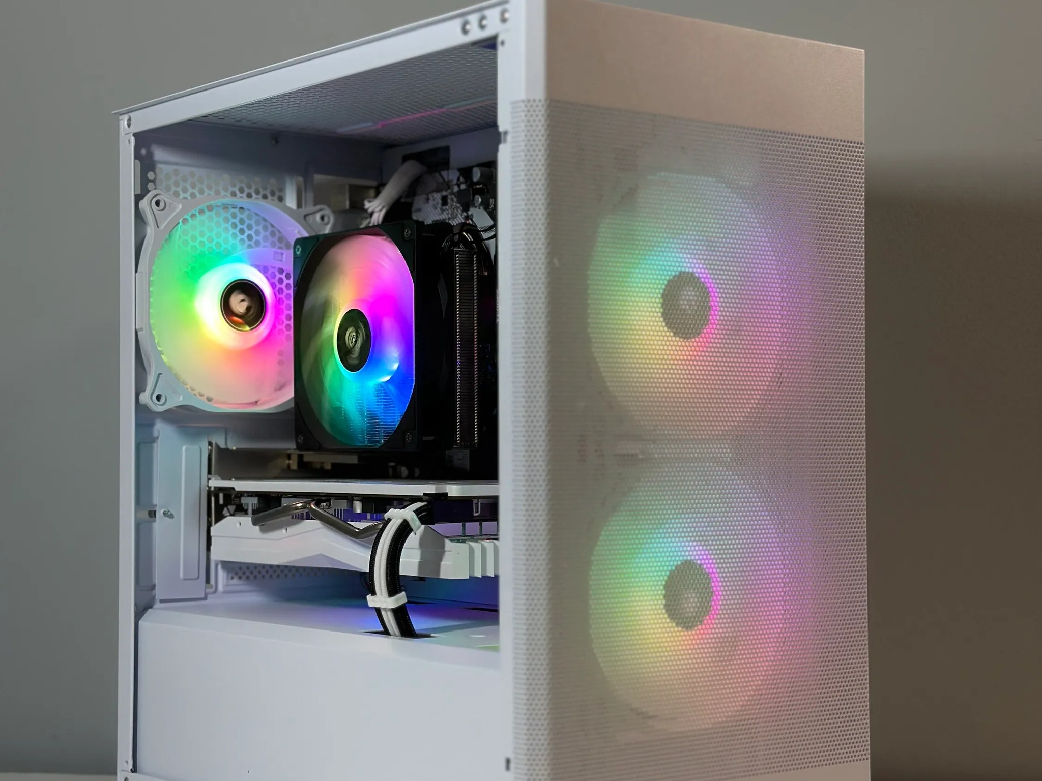 Ryzen 5 2600X/AMD RX 580 8GB Custom RGB White Gaming PC Bundle W/Keyboard/Mouse/Headset & Mic