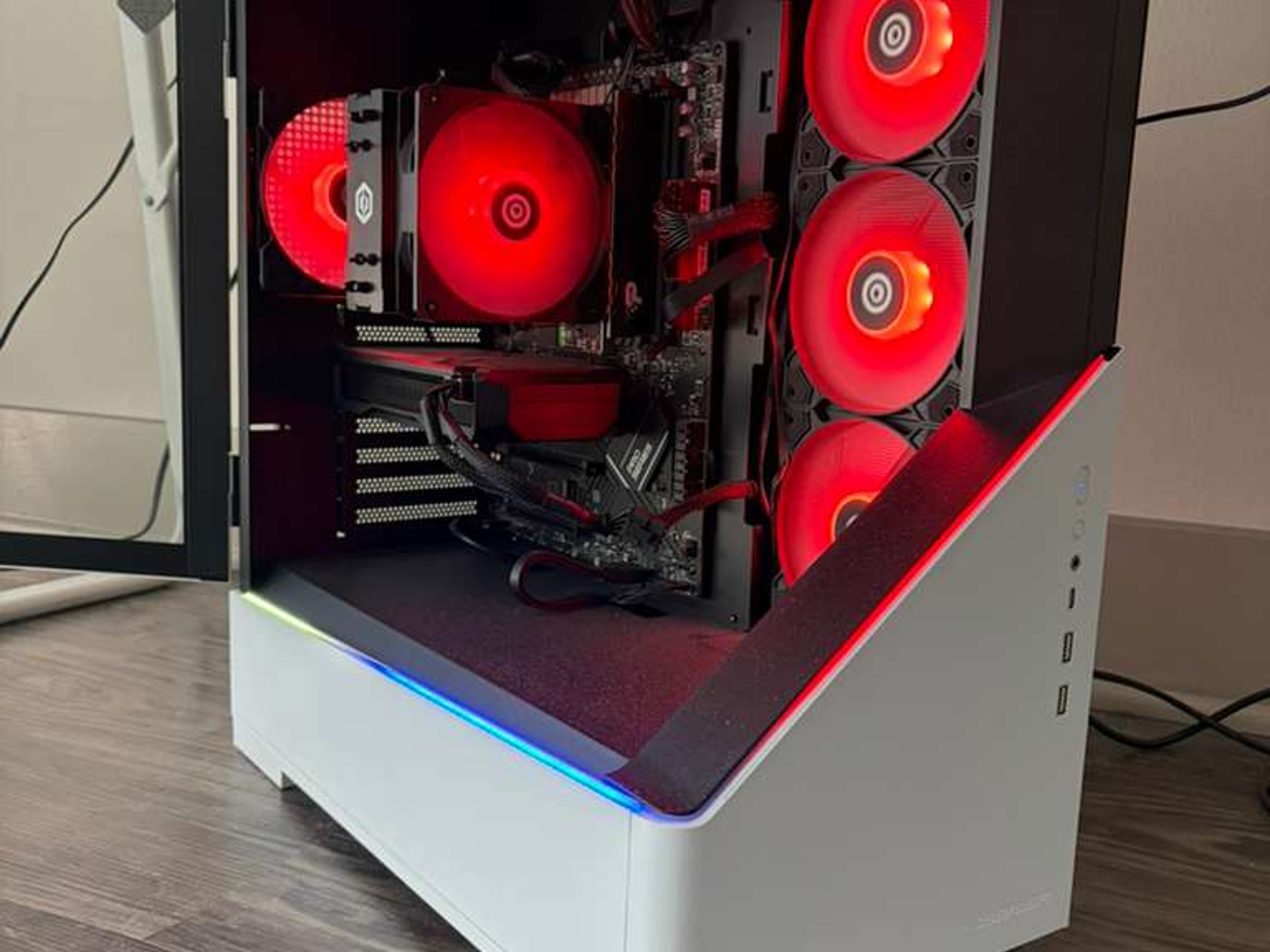 CyberPowerPC - AMD Ryzen 7 8700F - 16GB Memory - AMD Radeon RX 7600 8GB - 1TB PCIe 4.0 SSD - White