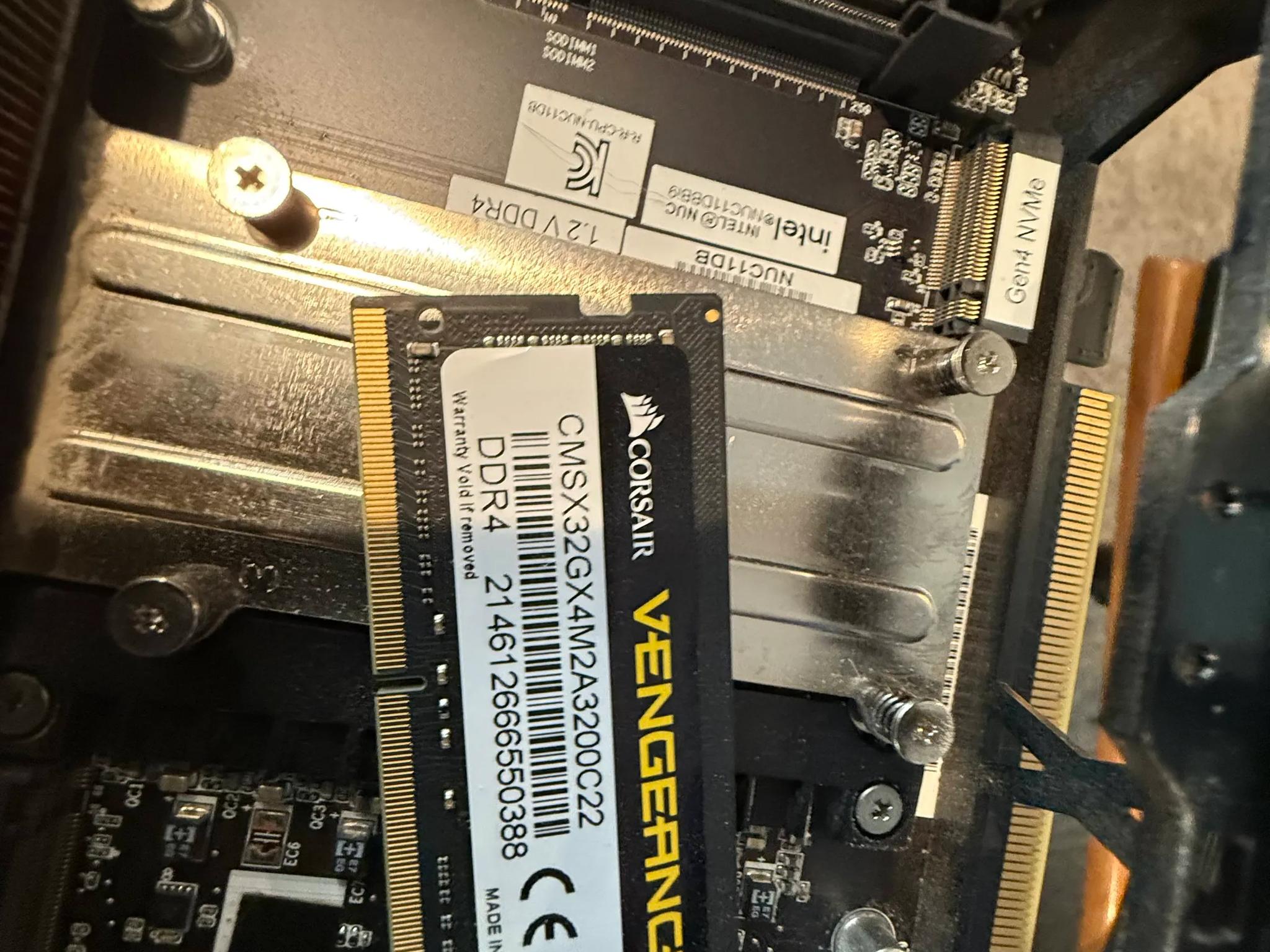 Intel NUC 11 Extrema KIT