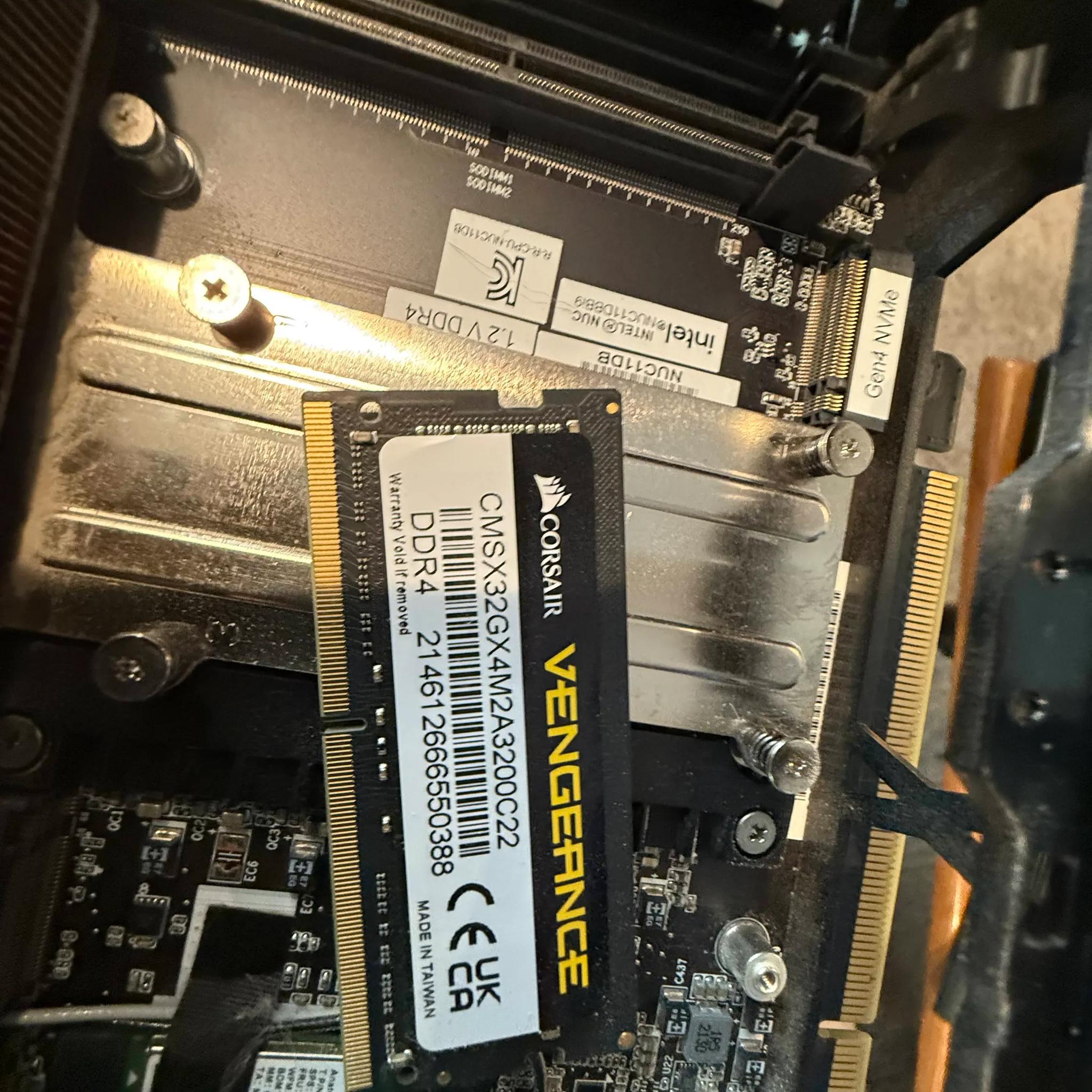 Intel NUC 11 Extrema KIT