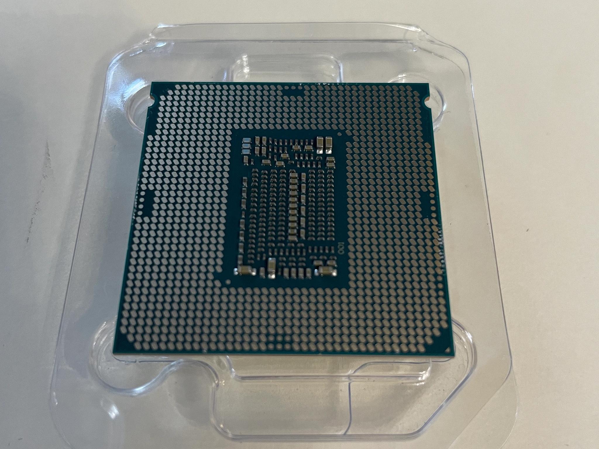 Intel Core i7-8700K 3.7 GHz 6-Core Processor