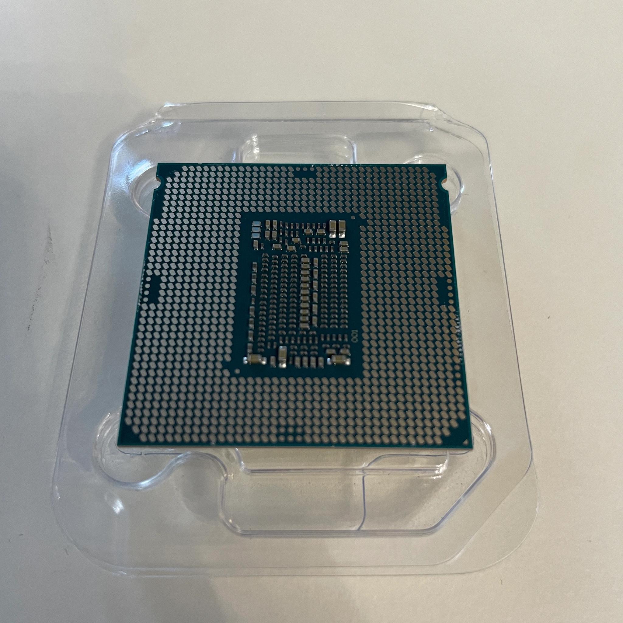 Intel Core i7-8700K 3.7 GHz 6-Core Processor