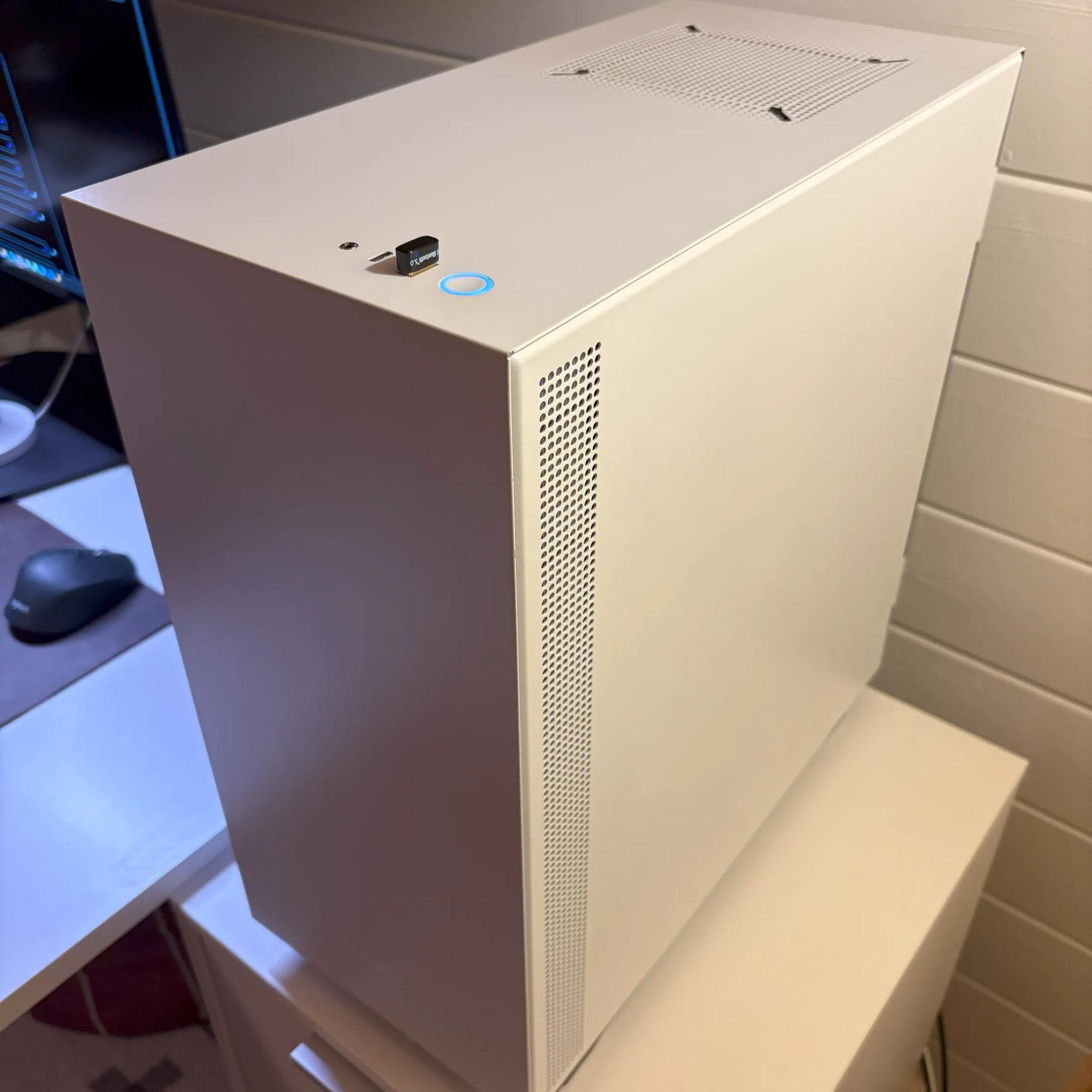 🖥️ Used Custom White NZXT H500i Gaming PC – i5‑8600K / GTX 1080 Ti / 16 GB DDR4 / 500 GB SSD