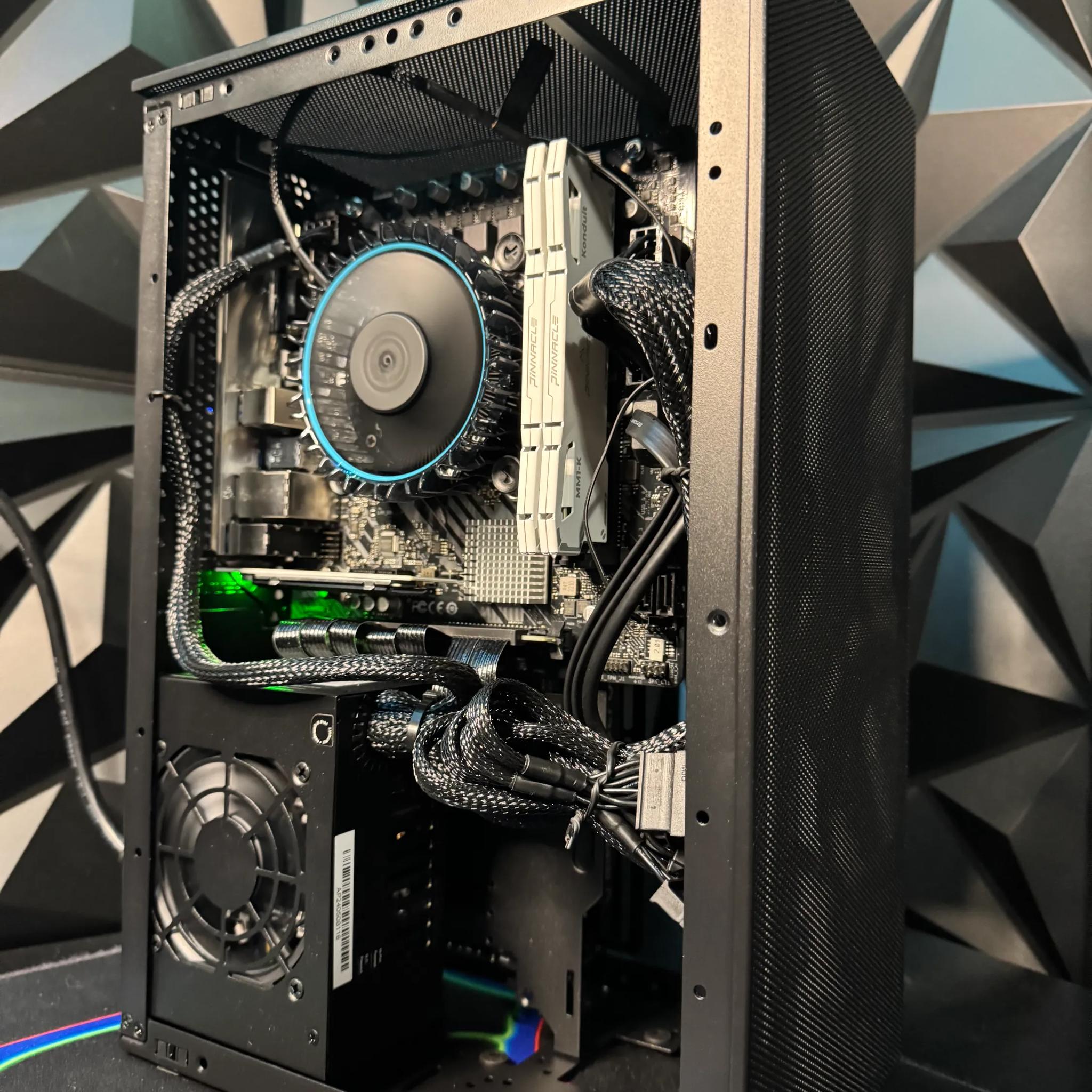 🎮🎧Tusker Mini Gamer 🎮🎧|i3 14100F| RTX 4060| 32 GB DDR4 3200MHz| 1 TB NVMe