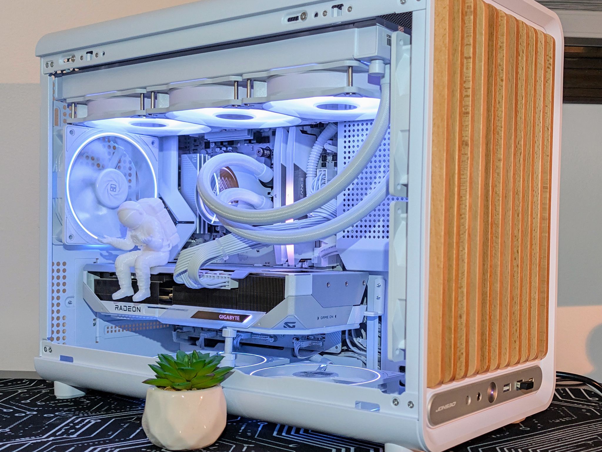Custom White Ice Gaming PC – Ryzen 5 7600X3D + RX 9070 XT 16GB | Fully Tested and Ready to Game!