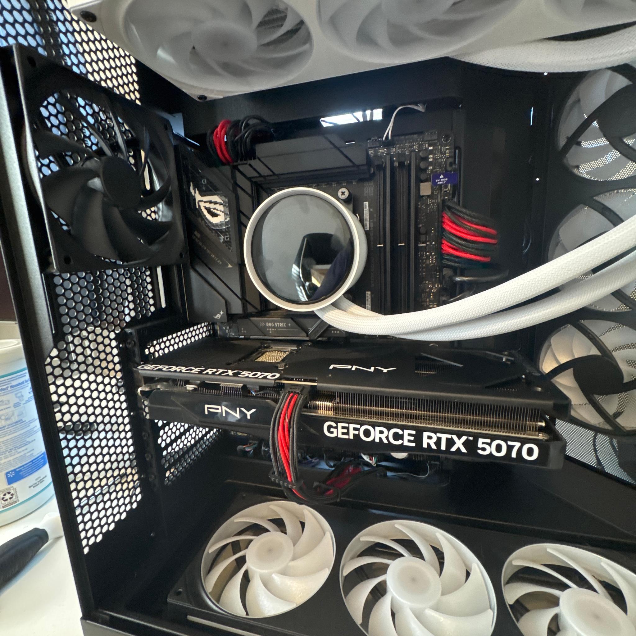 PNY RTX 5070 OC