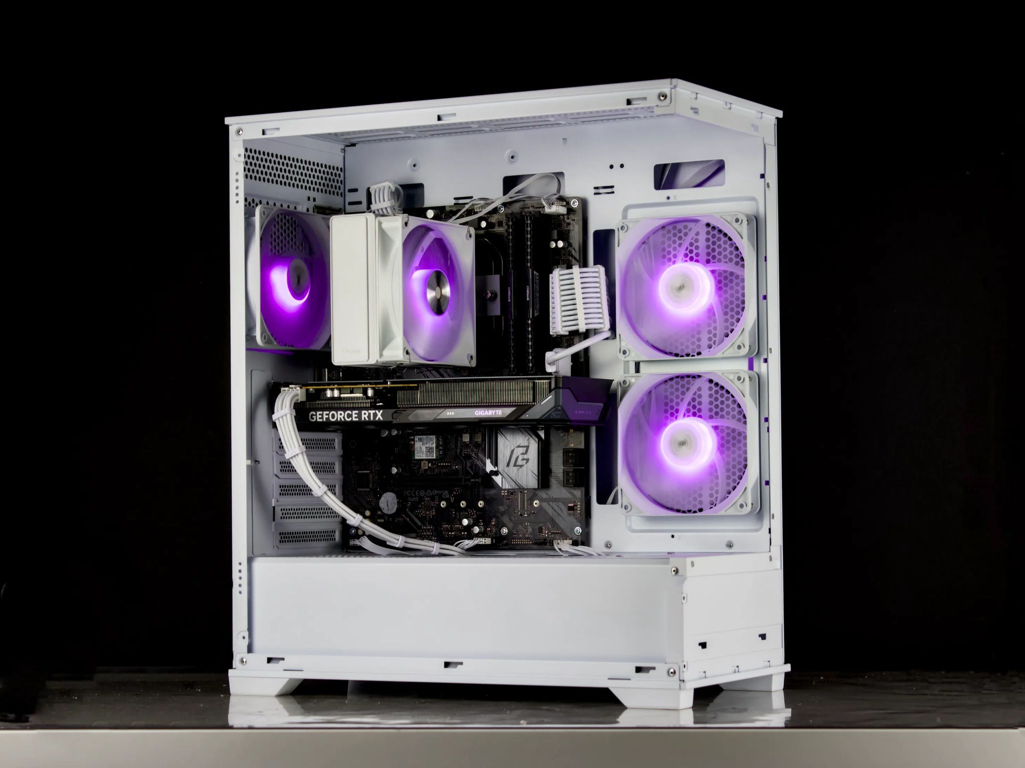 Clean White Gaming PC – RTX 5060, Ryzen 5 5600X, 32GB, 1TB SSD - RGB, WiFi, BlueTooth