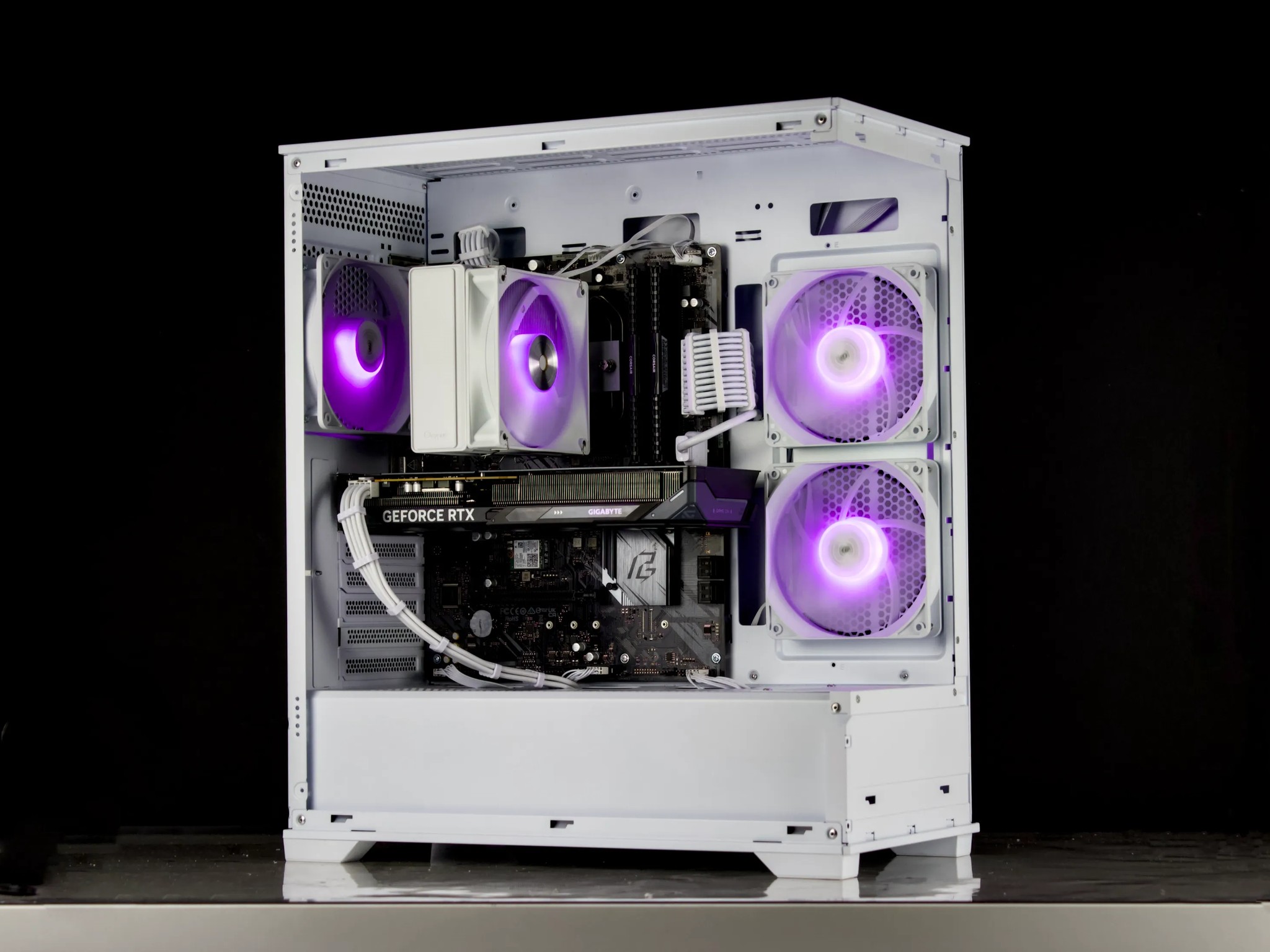 Clean White Gaming PC – RTX 5060, Ryzen 5 5600X, 32GB, 1TB SSD - RGB, WiFi, BlueTooth