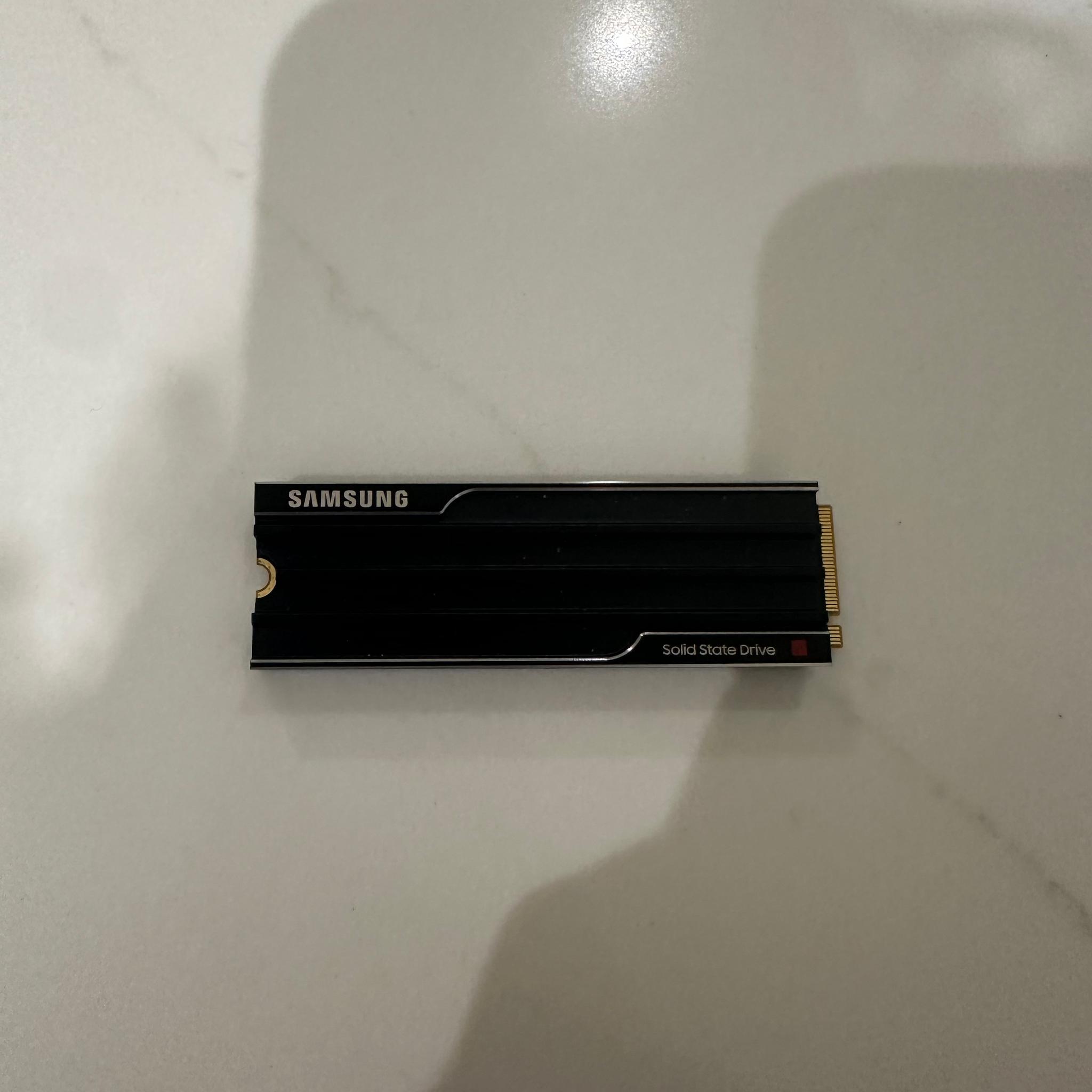 Samsung 9100 PRO 4TB NVMe PCIe 5.0 M.2 SSD with Heatsink - 100% Health