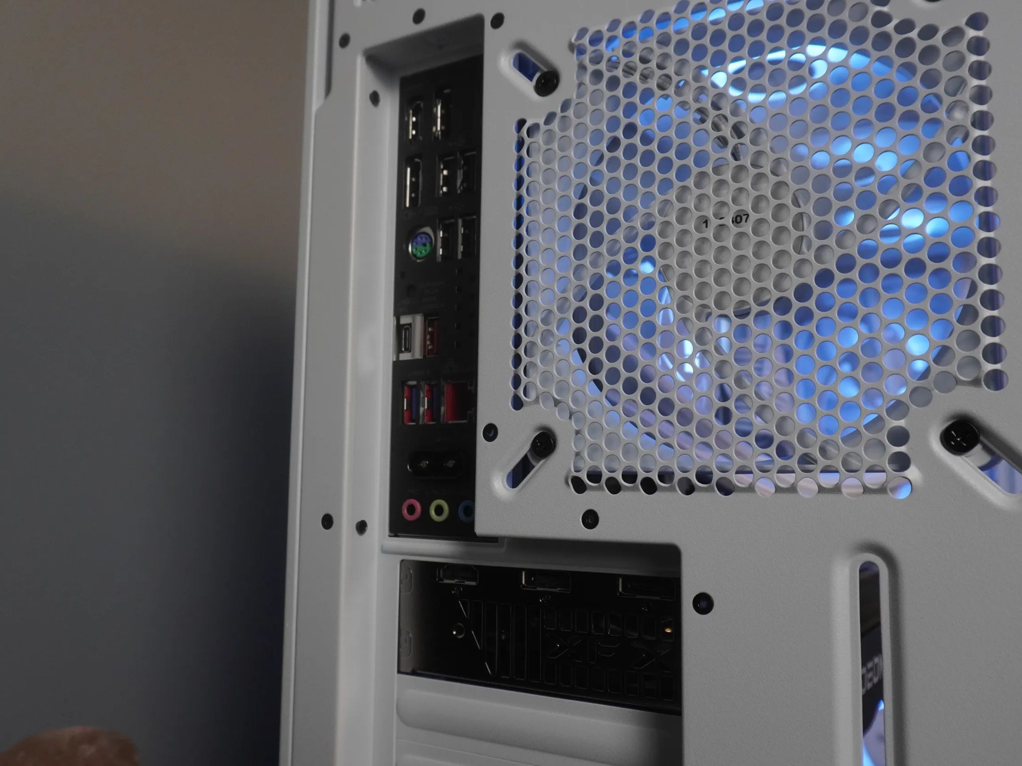 🤍ARCTIC🤍 PRICE TO PERFORMANCE 💪 1440p/1080p MACHINE  🧡RX 9060XT 16GB 🧡 Ryzen 5 9600x | 2TB NVME