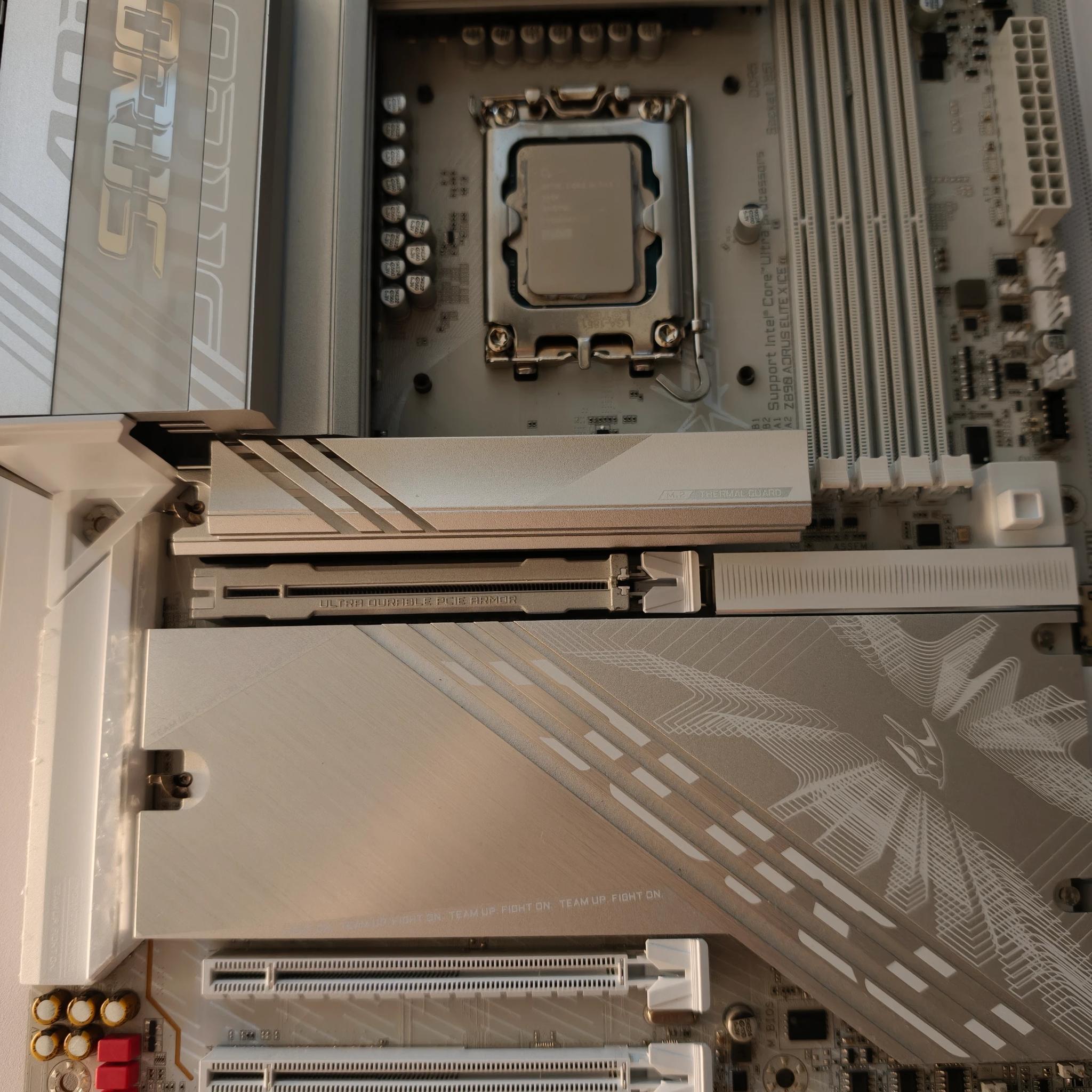 Mobo Combo Intel 265k+ Aorus Z890 Pro ice.