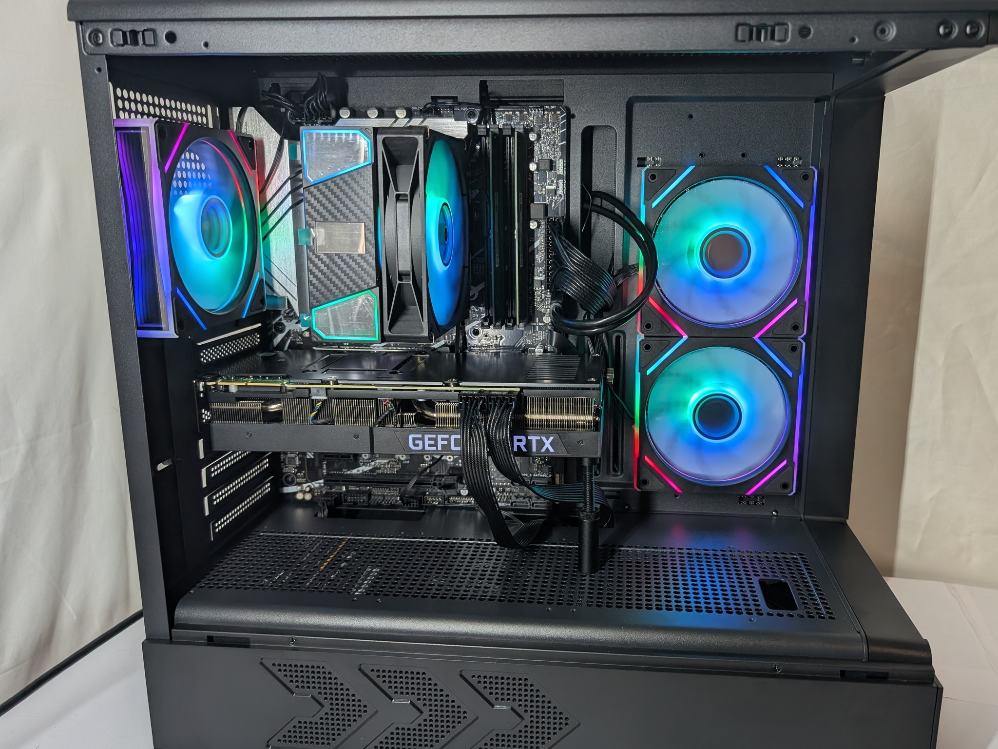 RTX 3090 | I5 12600KF | 16GB DDR5 | 1TB NVME | 1000W PSU