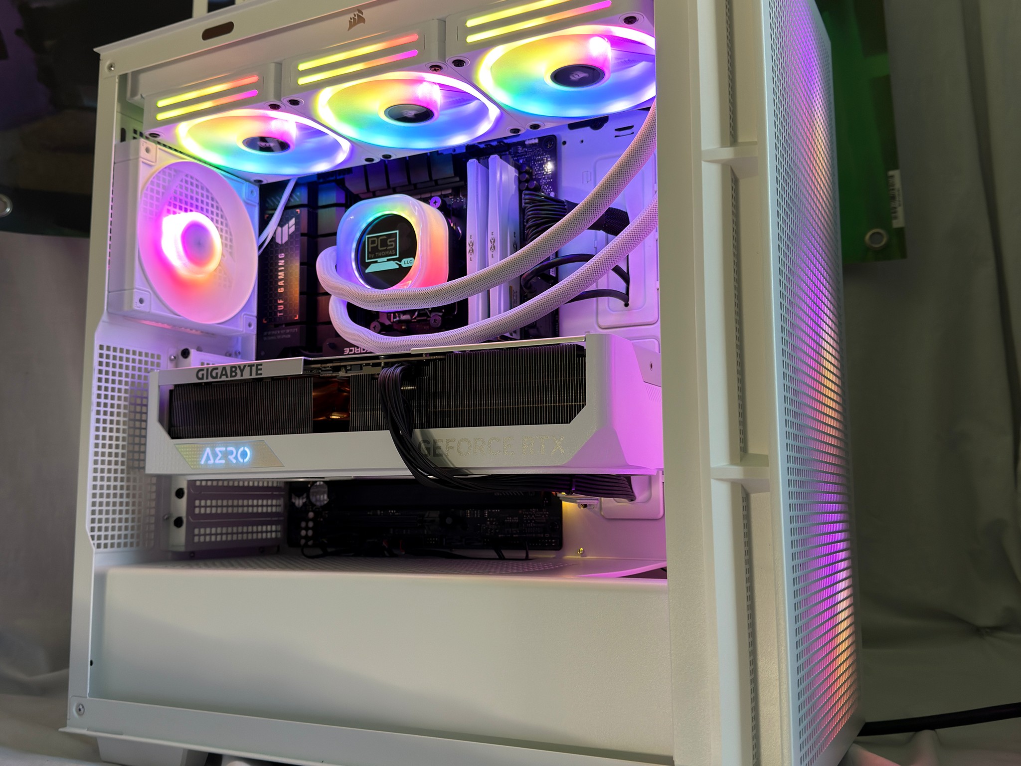 RTX 4090 Ryzen 7 9800X3D Gaming Beast