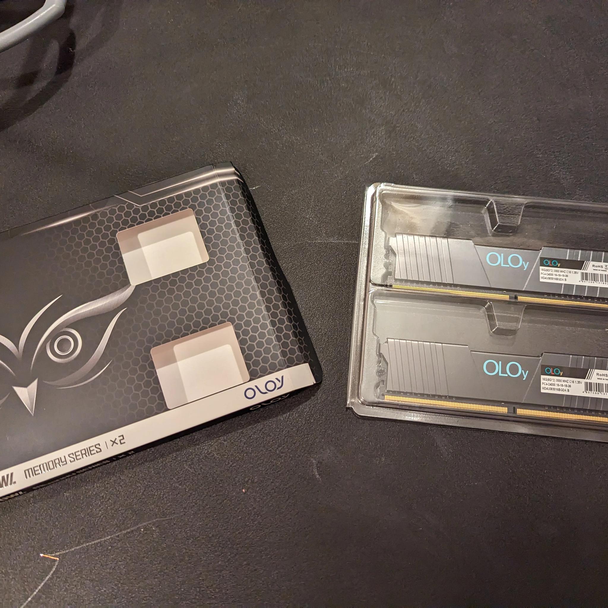 OLOy 16GB (2x8GB) DDR4-3000 CL16 Memory