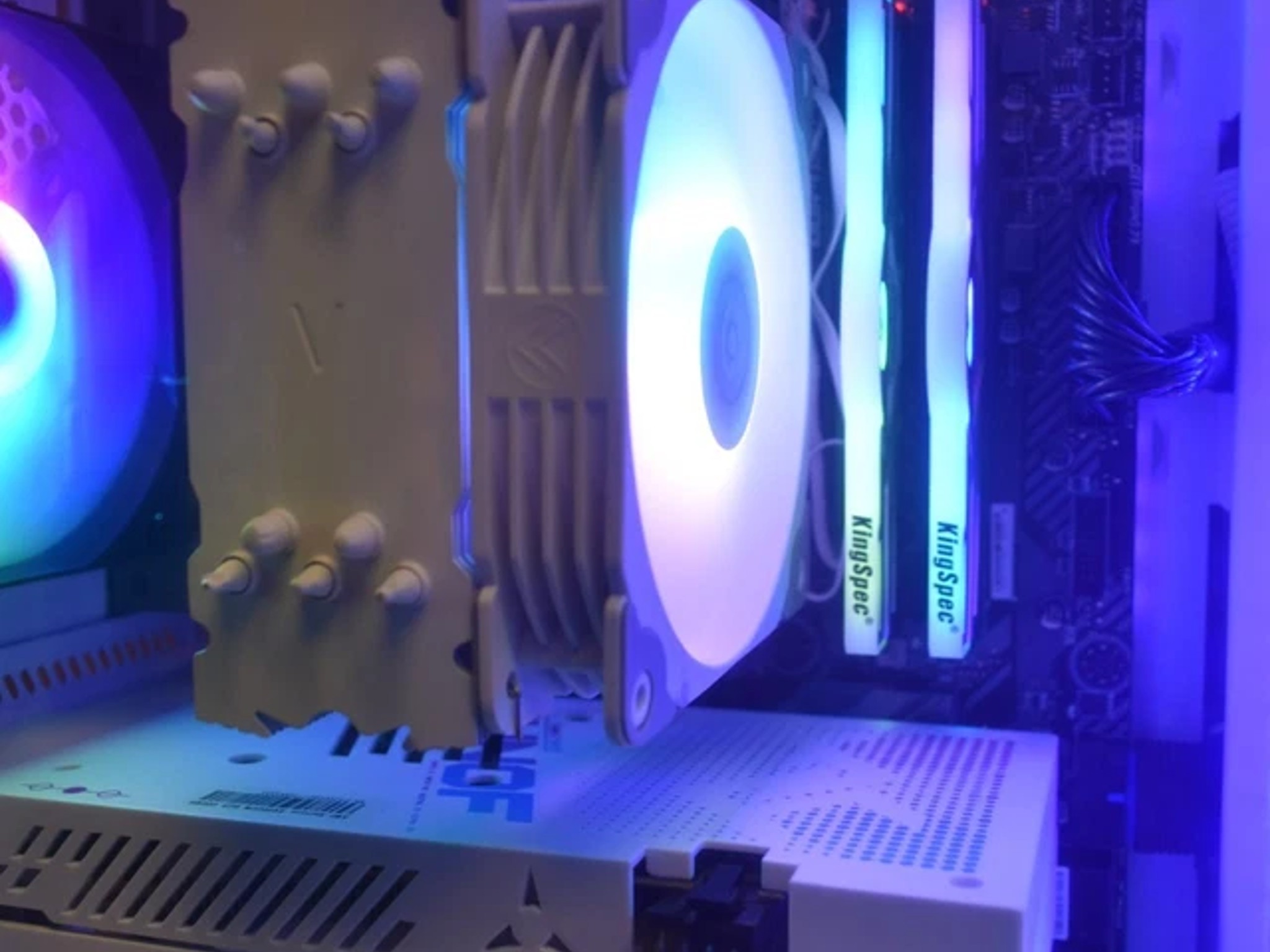 Gaming pc Intel I 5 9400 GPU RX 6600 8 GB 1 TB NVME 32Gb RGB ram 700 Watt PSU