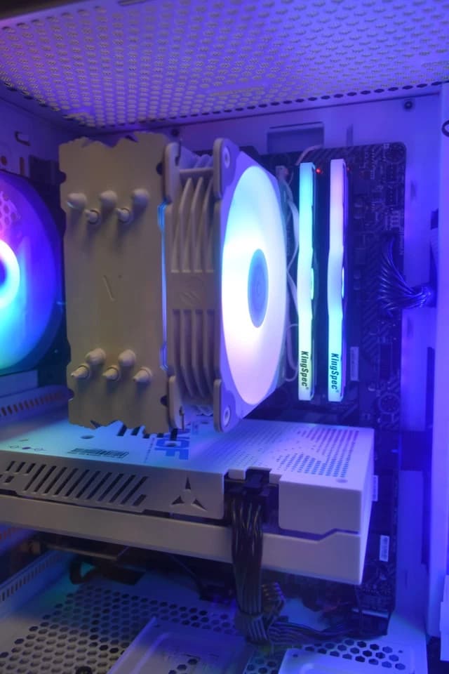 Gaming pc Intel I 5 9400 GPU RX 6600 8 GB 1 TB NVME 32Gb RGB ram 700 Watt PSU