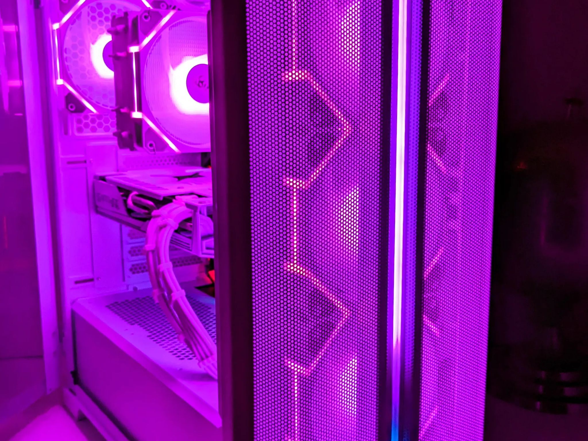 🌩️Sky-OnE🌩️| RX5700 XT| Ryzen 5@4.1GHz| 16GB DDR4 RAM| 1TB M.2 NVMe| Windows 11 Pro