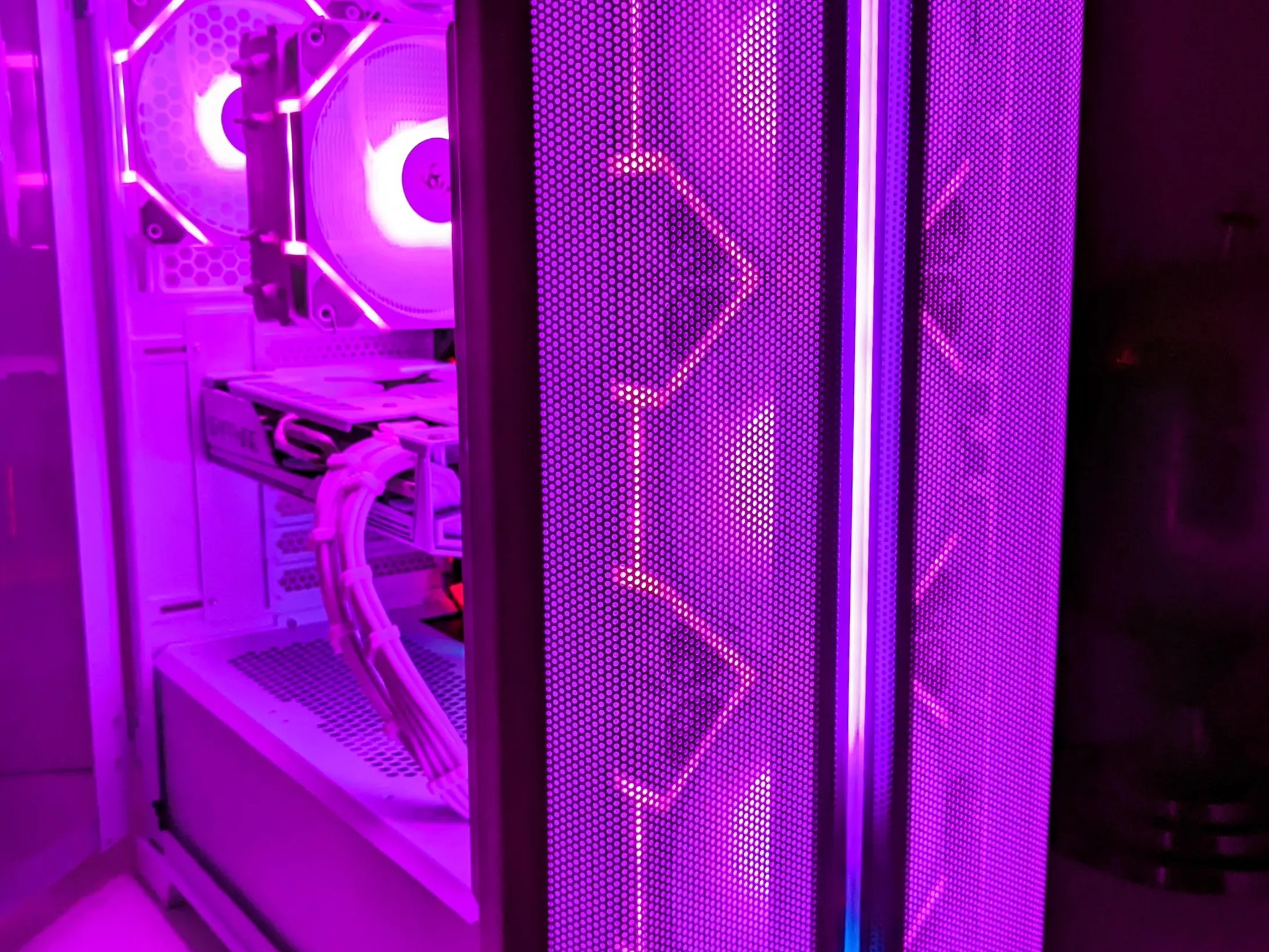 🌩️Sky-OnE🌩️| RX5700 XT| Ryzen 5@4.1GHz| 16GB DDR4 RAM| 1TB M.2 NVMe| Windows 11 Pro