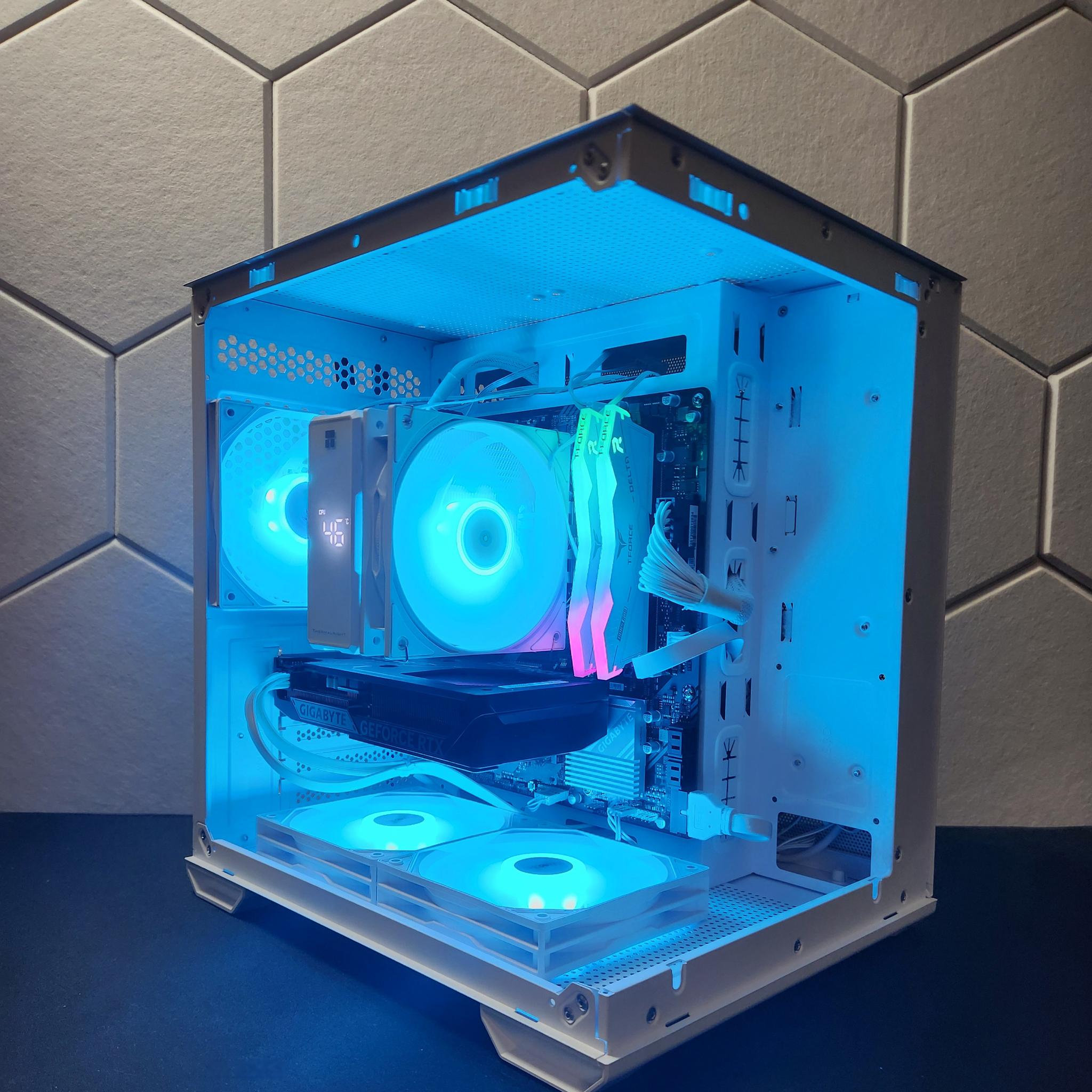 "Frosty" RTX 5060| Ryzen 5 7600X | 16GB DDR5 | 1TB SSD | WIFI+BT