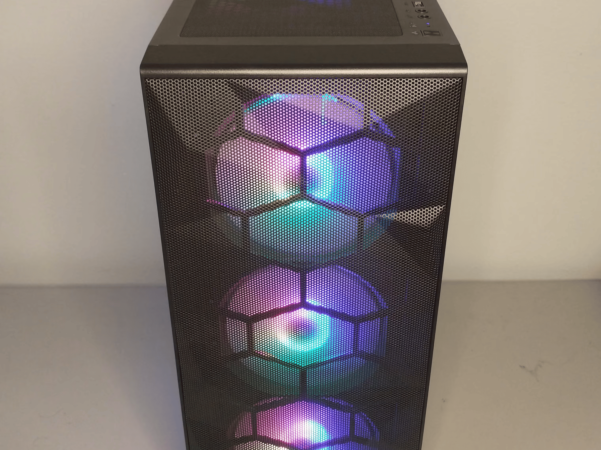 Spartan: R5 5600G / 16GB / 512GB / Six RGB fans!
