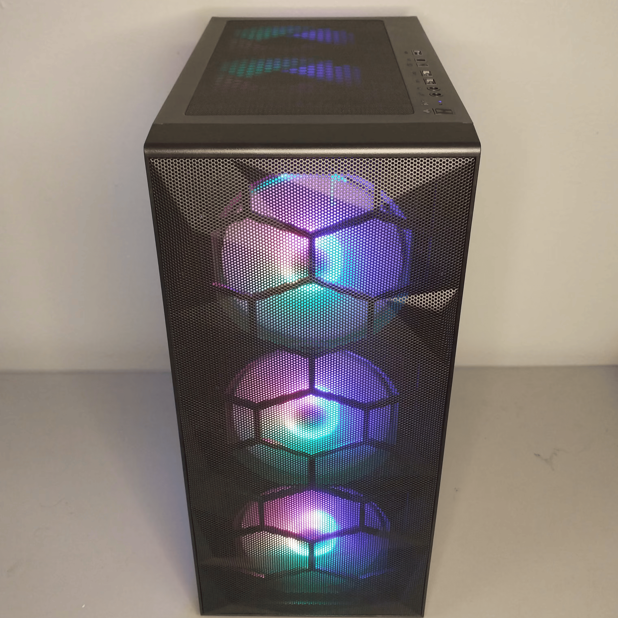 Spartan: R5 5600G / 16GB / 512GB / Six RGB fans!