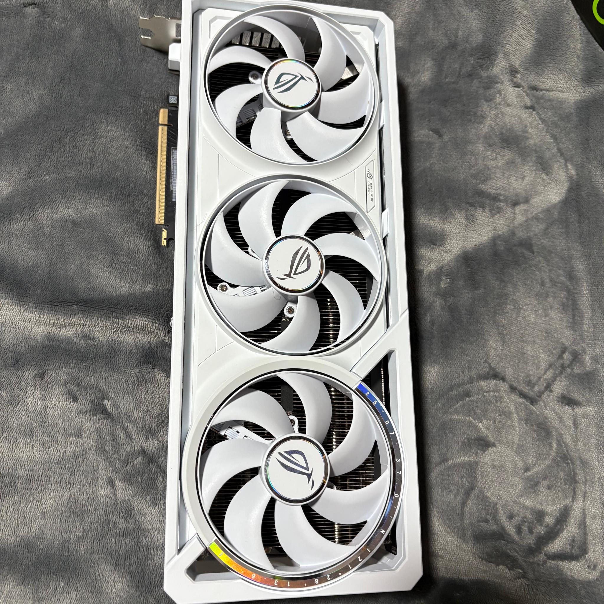 Barely used! Asus ROG astral 5080 OC in white!