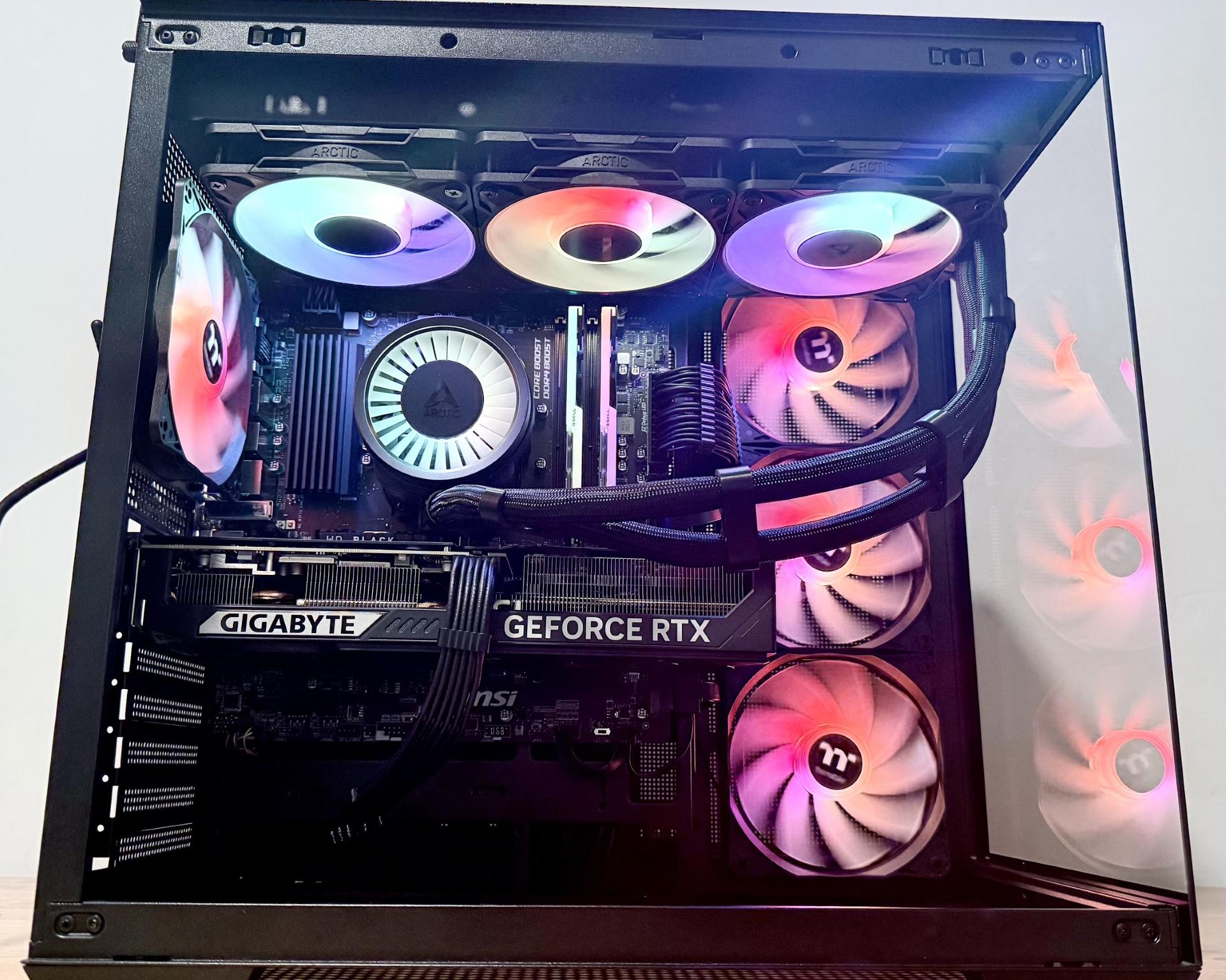 Thermaltake 380 RTX 5070 OC 12GB
