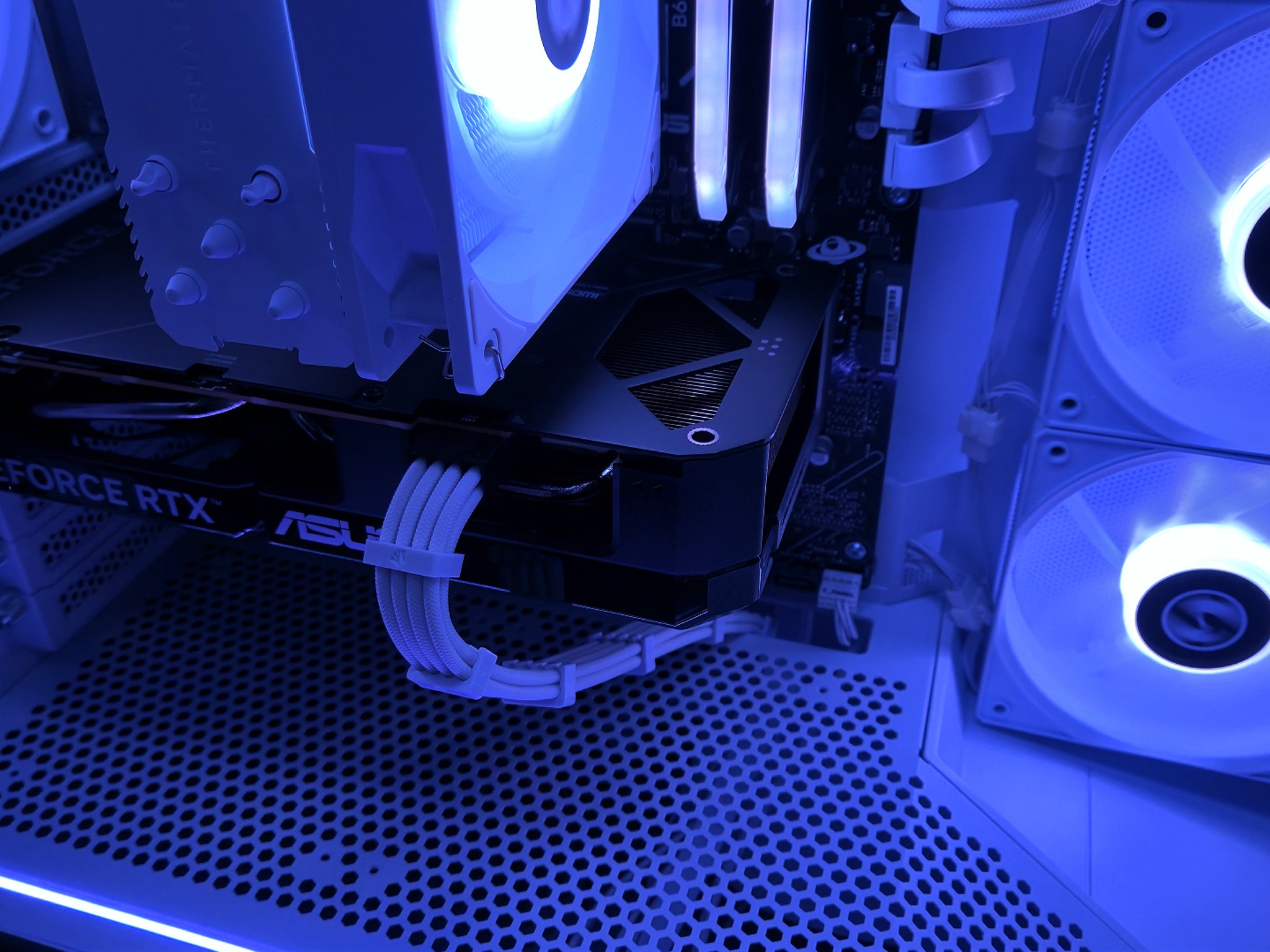 Gaming PC - 32GB DDR5 7200MHz CL34 - Ryzen 7600X - RTX 5060 OC - Windows 11 Pro