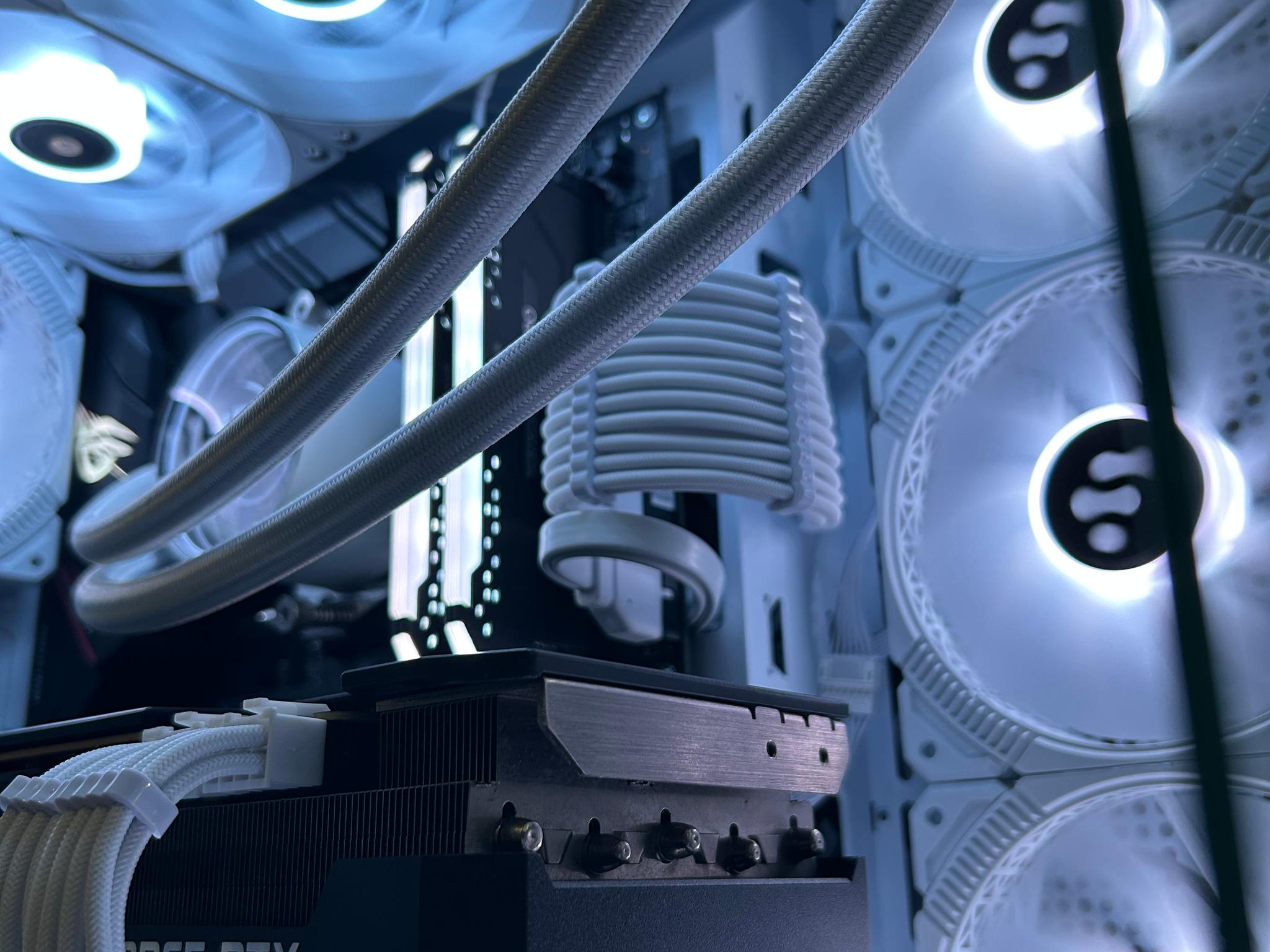 1440p Ultra Desktop – Clean White RGB Build, Ready to Play