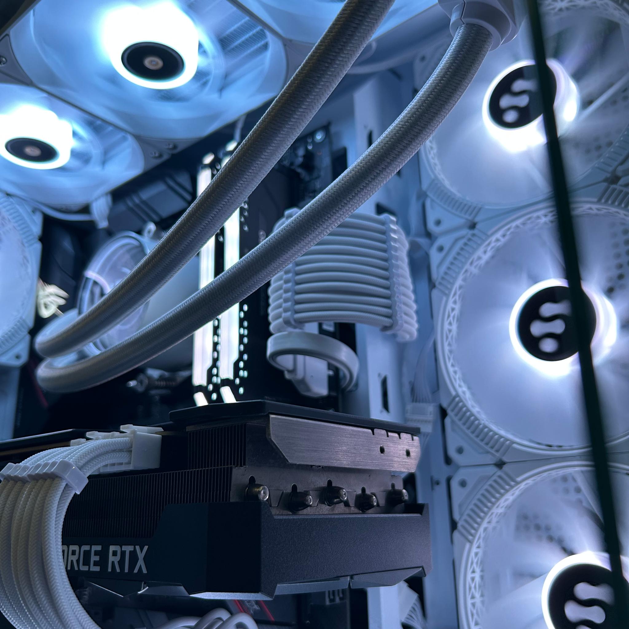 1440p Ultra Desktop – Clean White RGB Build, Ready to Play