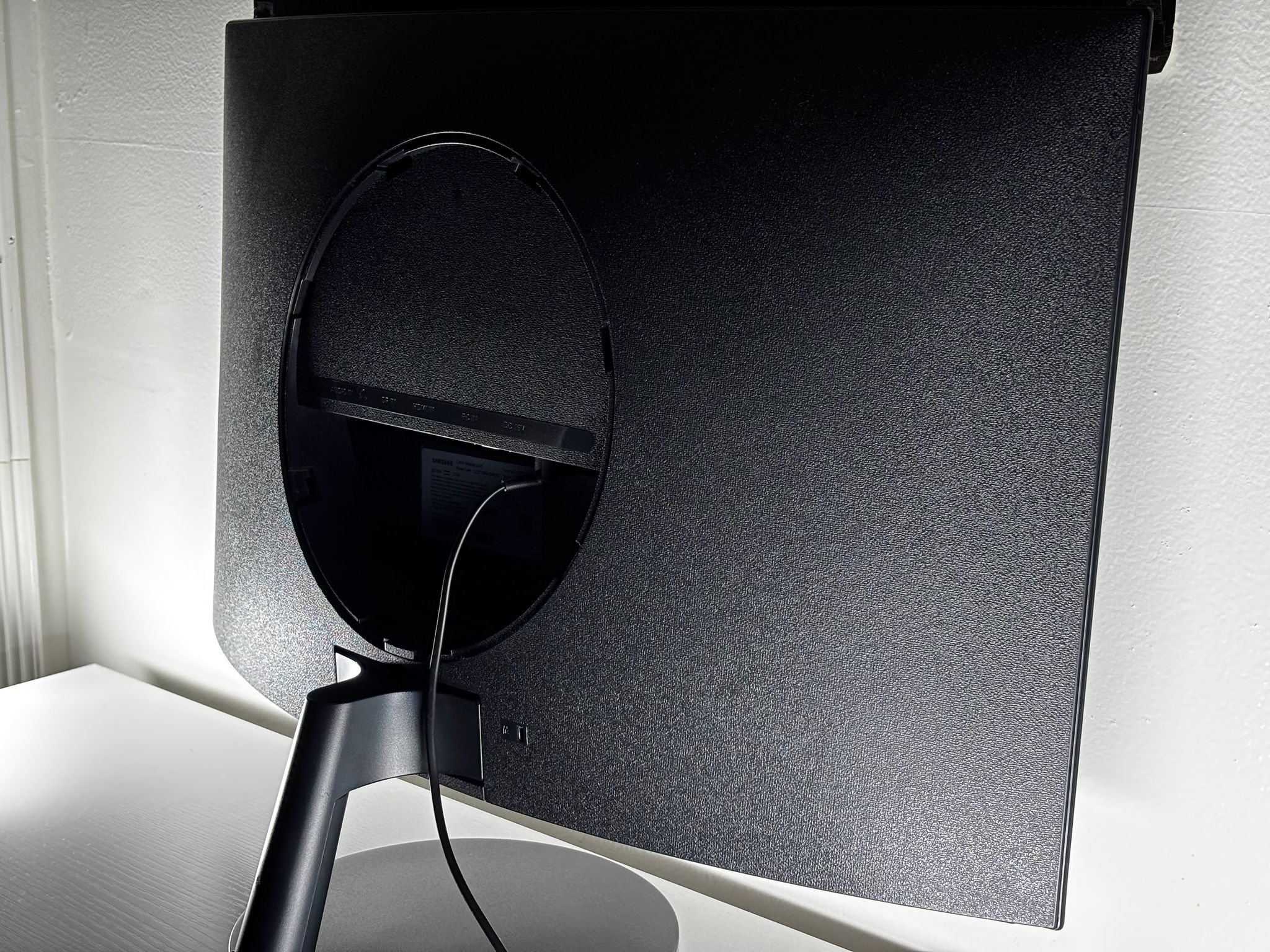 Samsung 27" Curved Monitor - 1080p, 75Hz, with Free-Sync. Includes Power Cable and Detachable Stand.